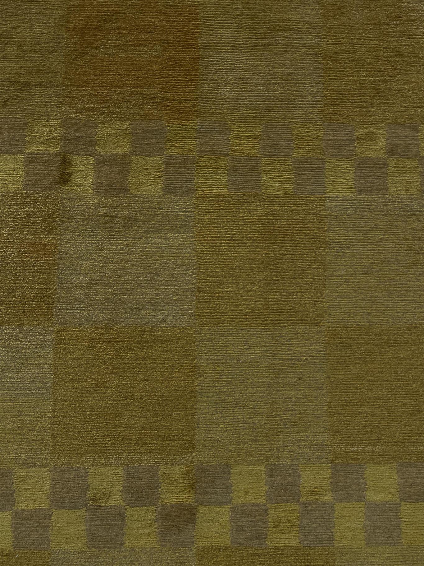 AORug#15923 size. 10' 01" x 10' 05"