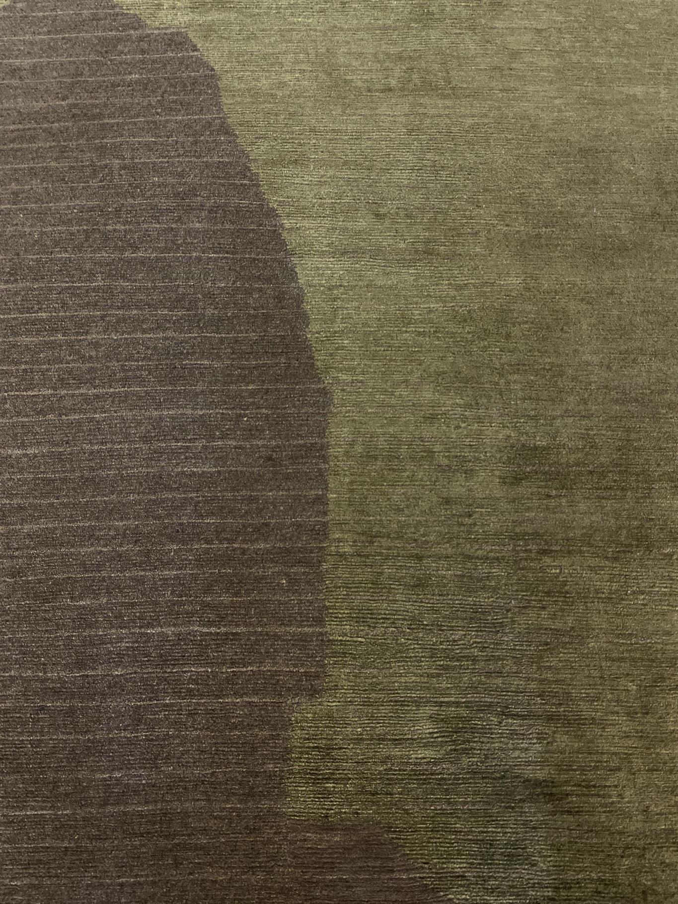 AORug#15913 size. 10' 01" x 10' 01"