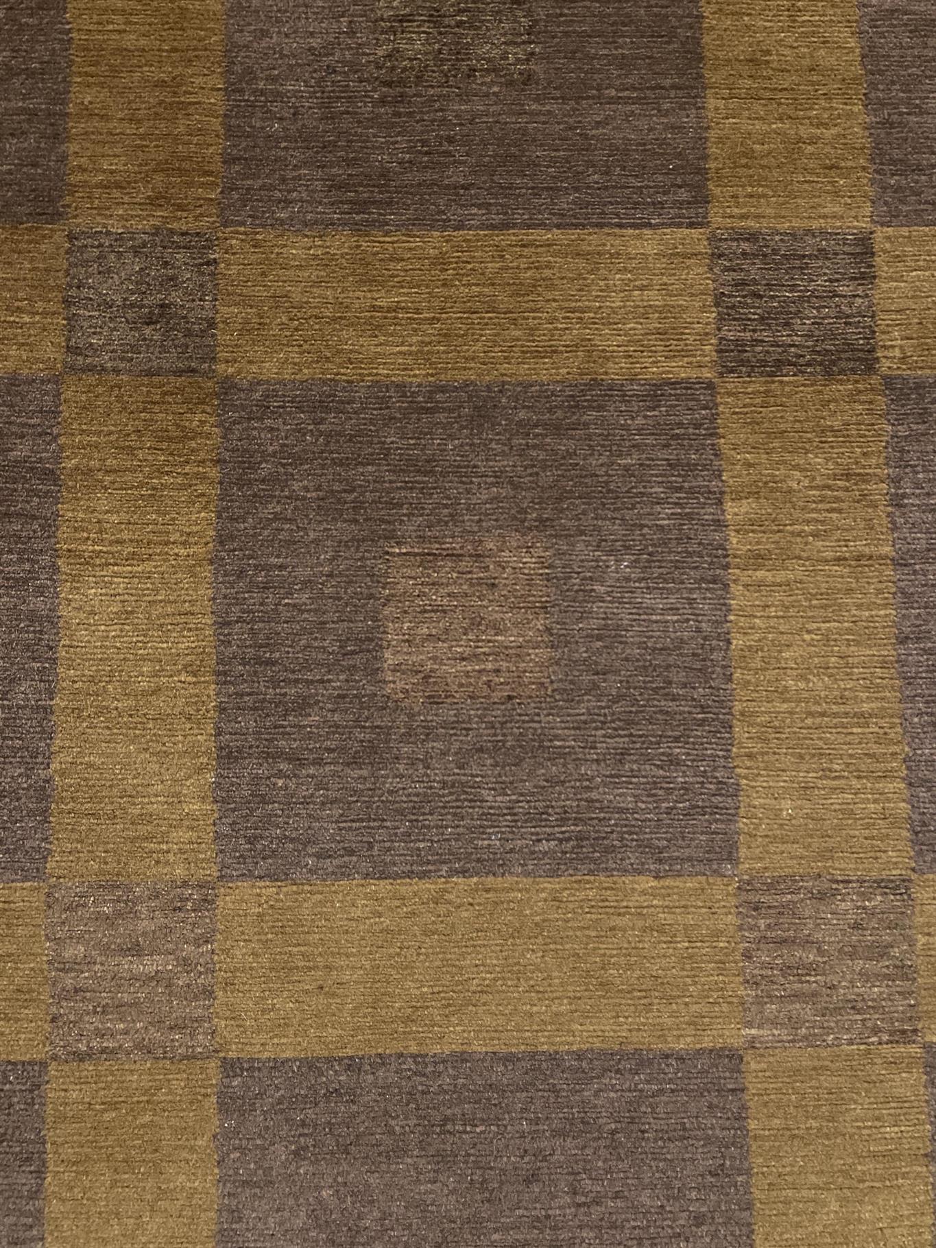AORug#15864 size. 10' 01" x 11' 07"