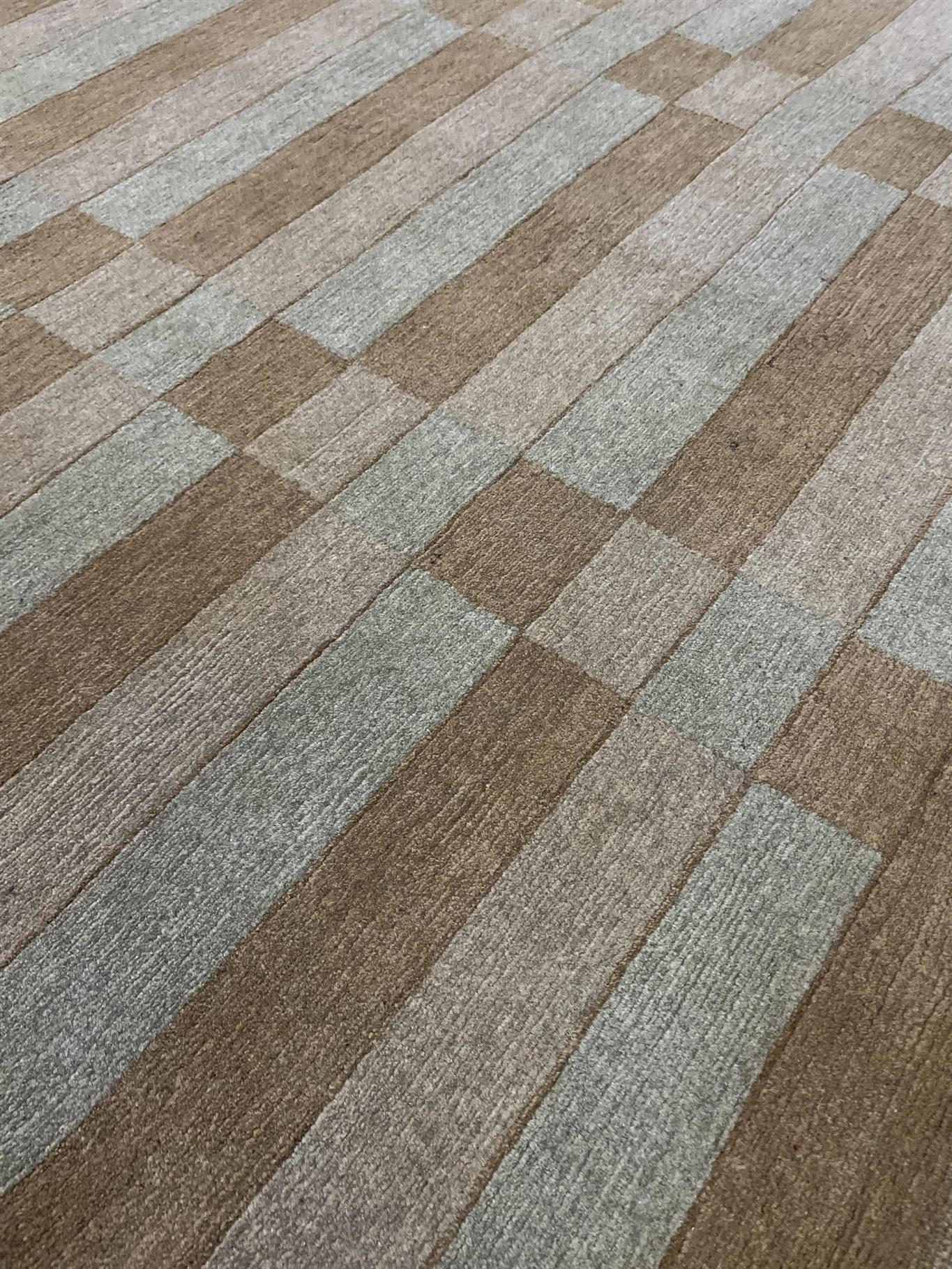 AORug#15391 size. 10' 00" x 10' 02"