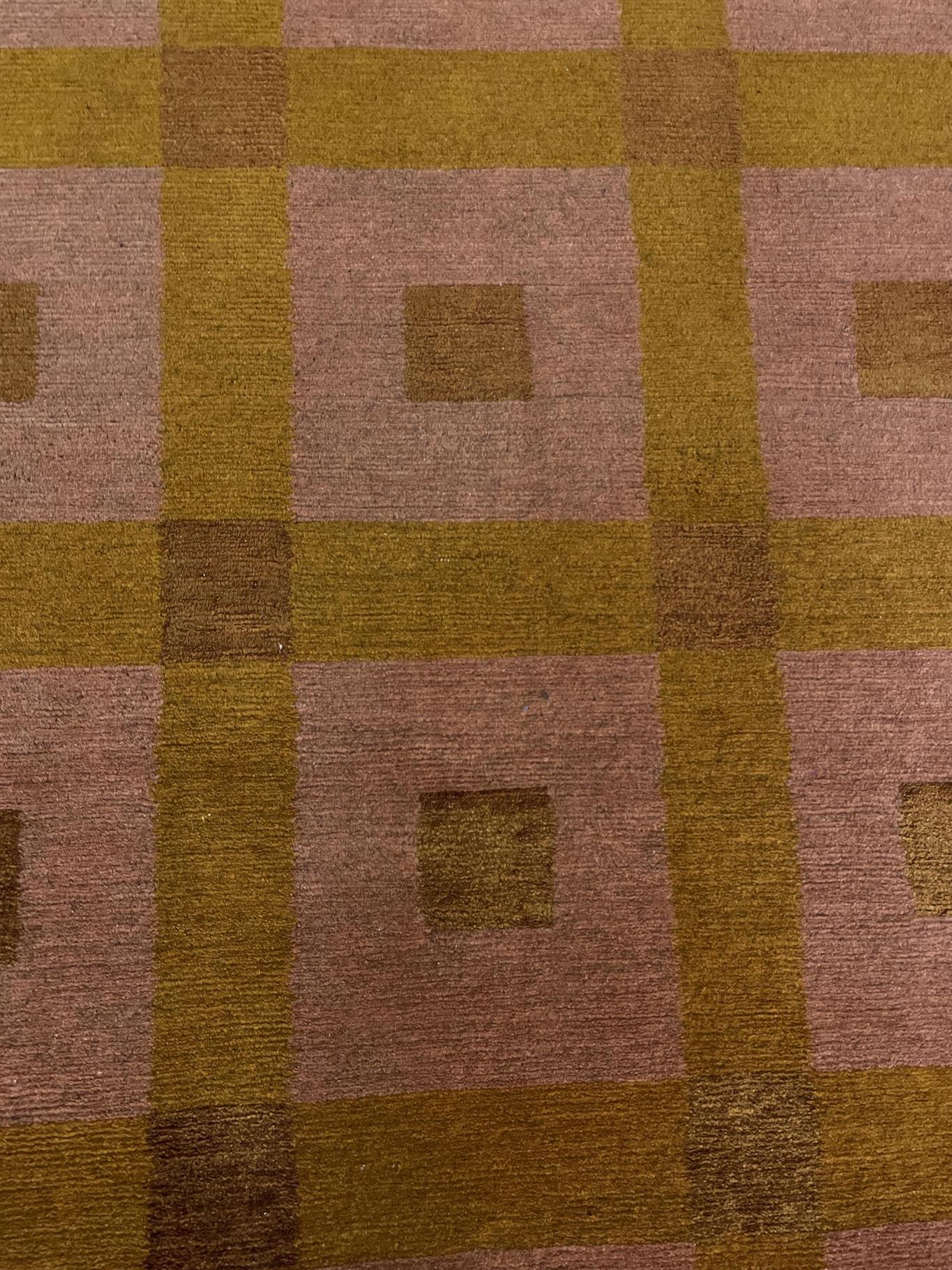 AORug#15904 size. 9' 08" x 10' 00"