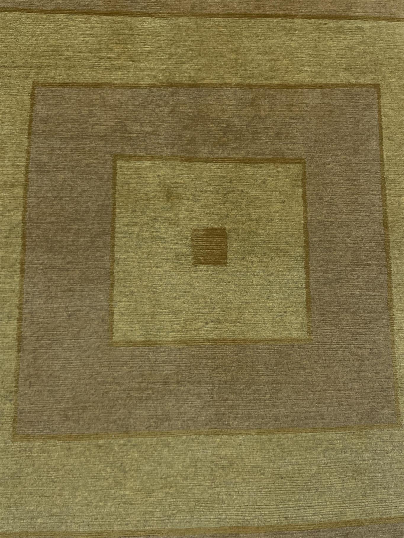 AORug#15379 size. 11' 06" x 11' 09"
