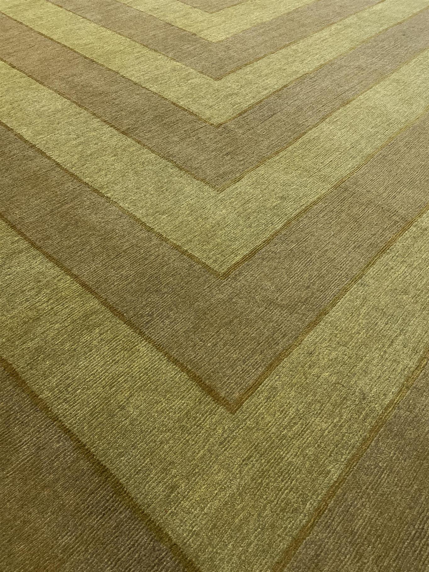 AORug#15379 size. 11' 06" x 11' 09"