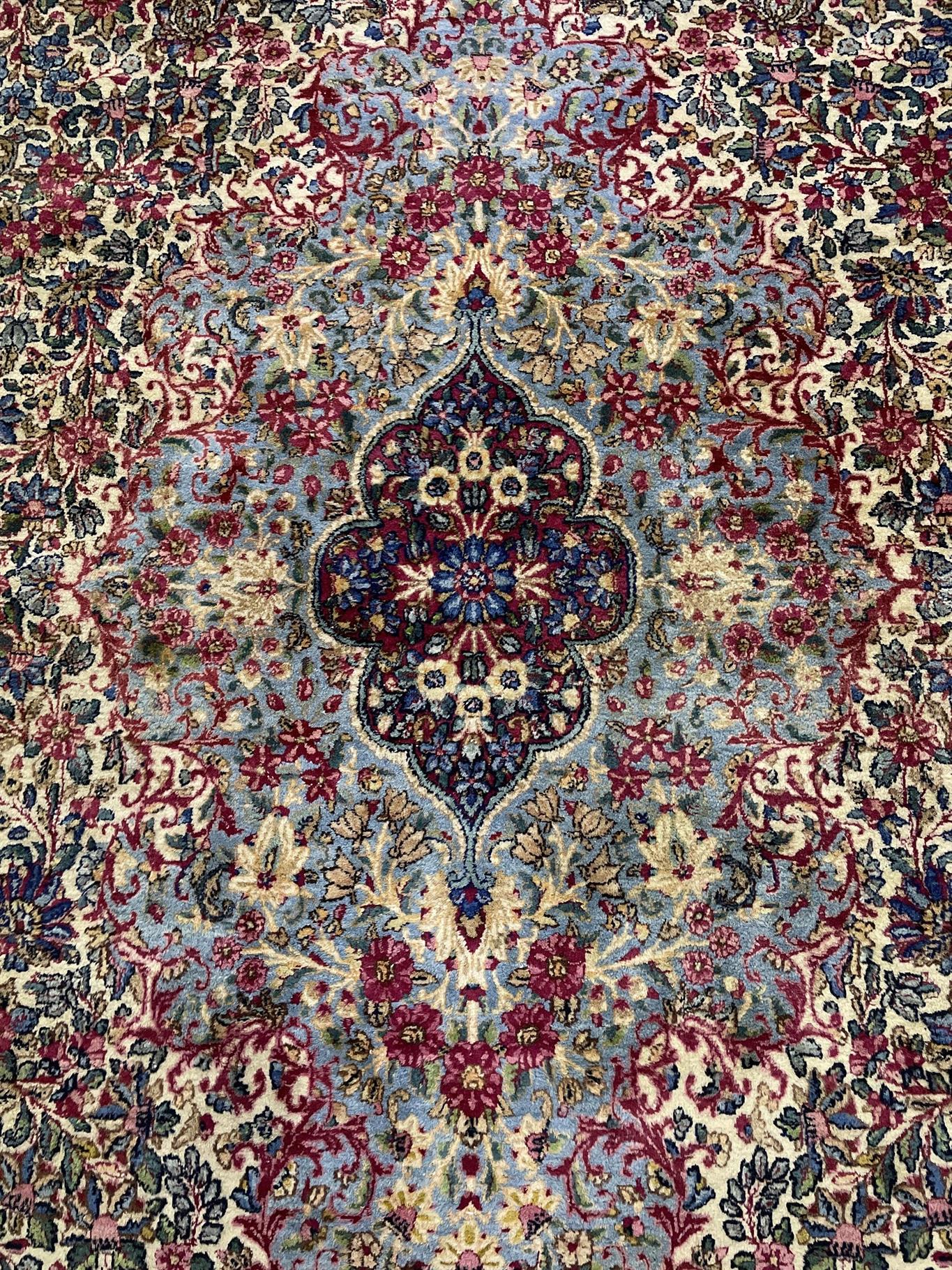 AORug#16550 size. 10' 07" x 18' 01"