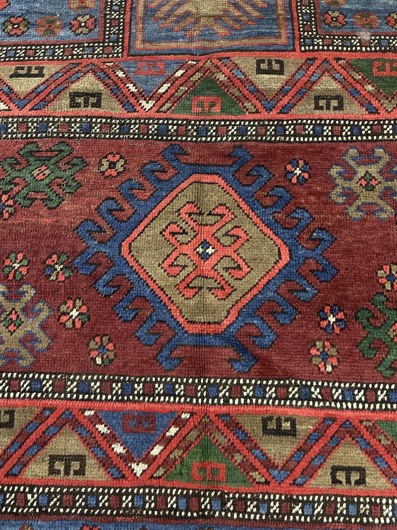 AORug#9232 size. 3' 07" x 4' 08"