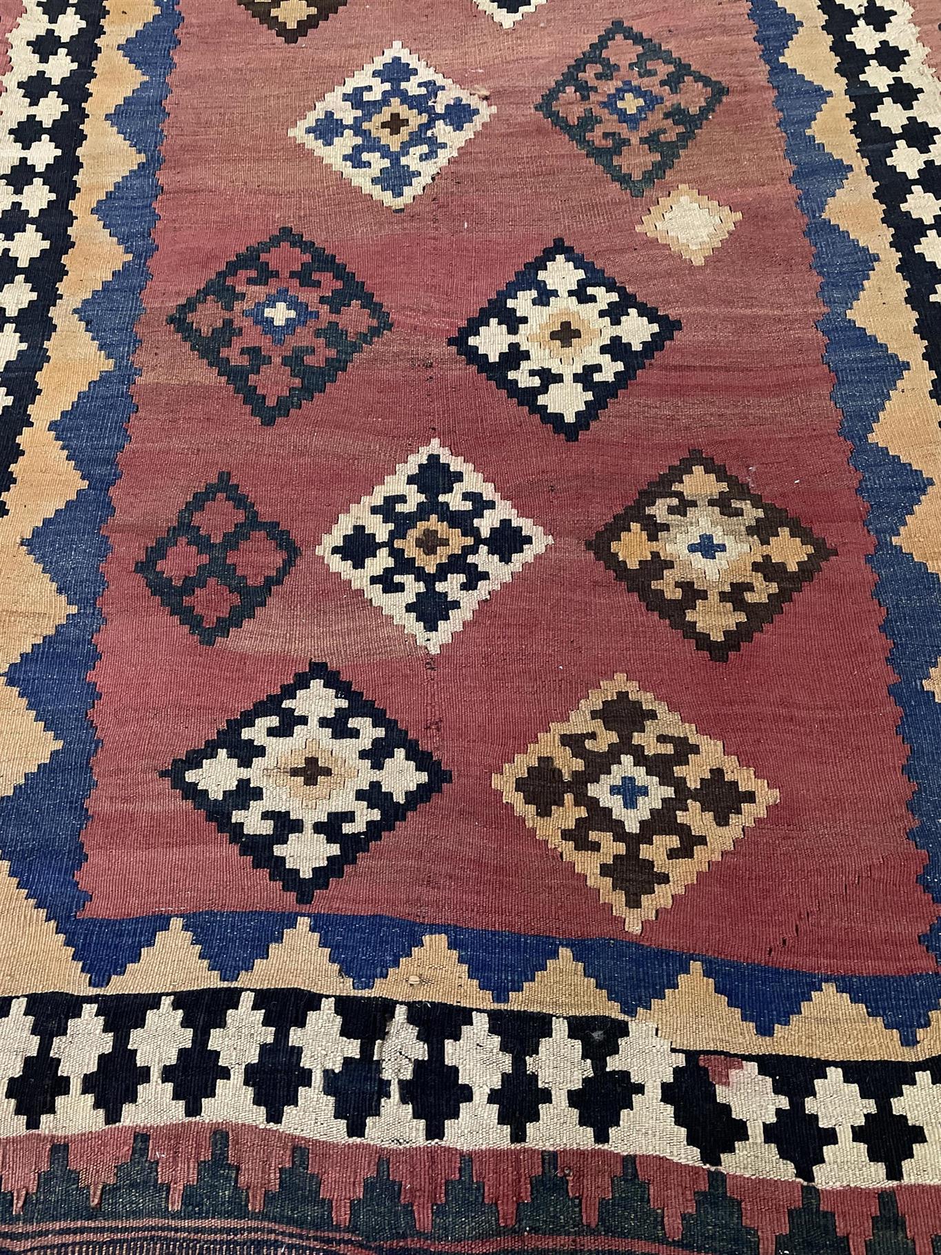 AORug#4830 size. 4' 04" x 8' 07"
