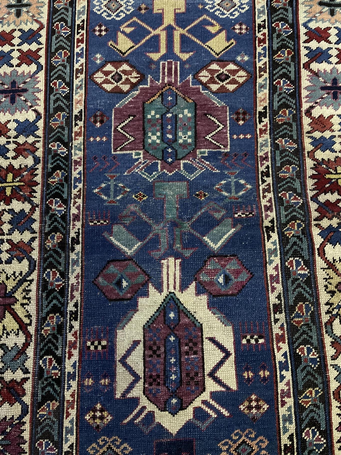 AORug#13694 size. 3' 02" x 9' 00"