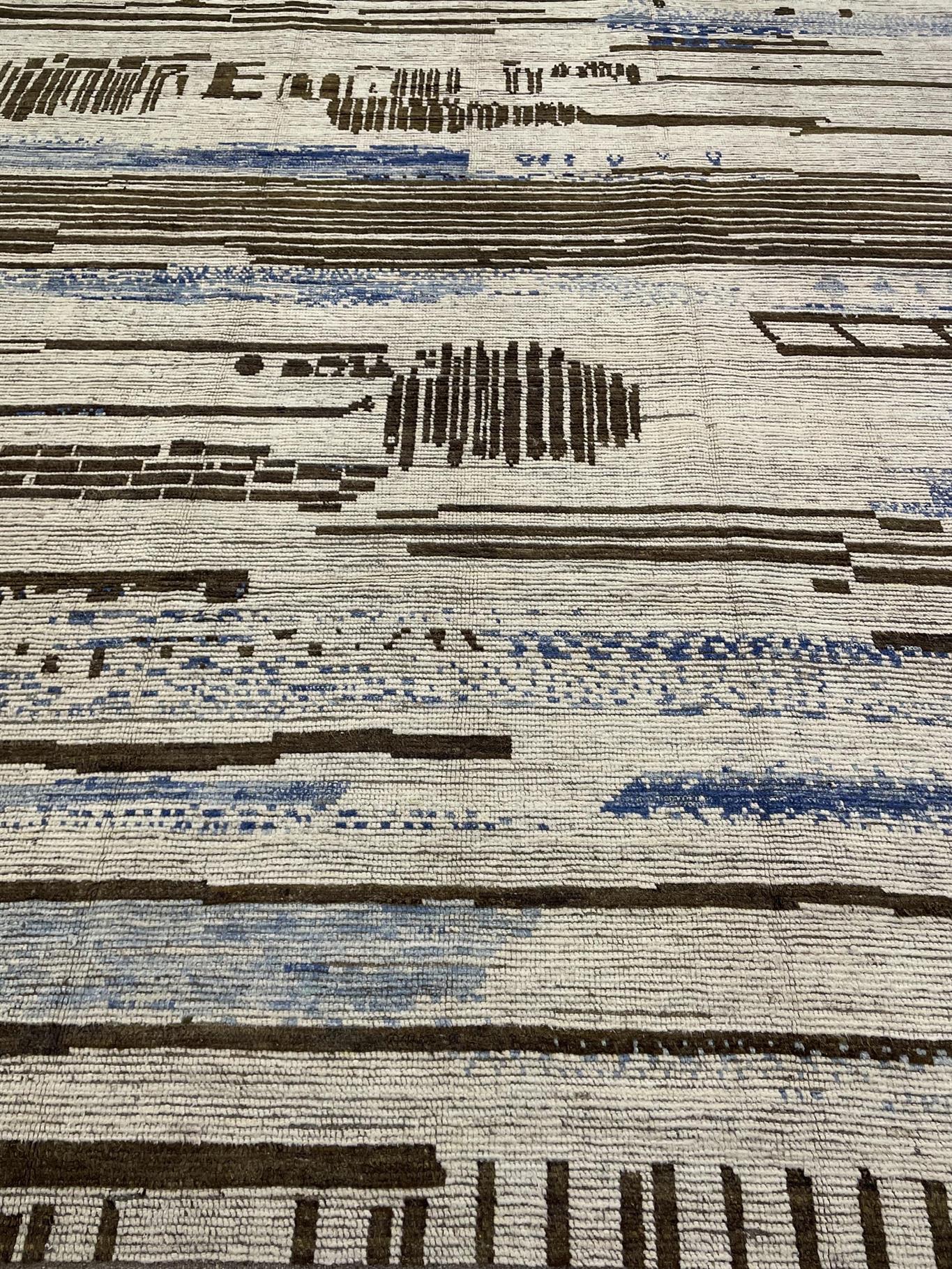 AORug#16373 size. 9' 00" x 11' 06"