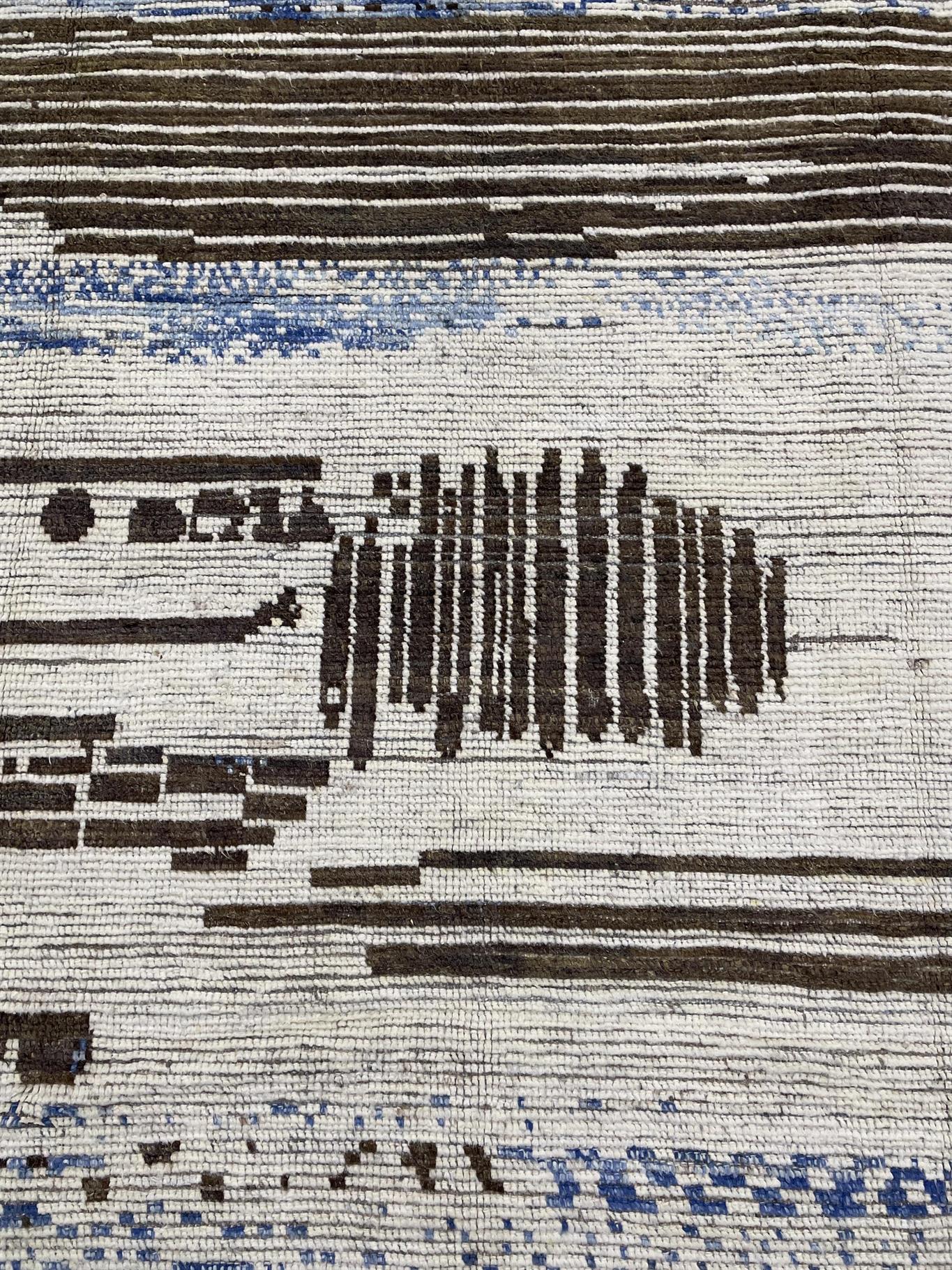 AORug#16373 size. 9' 00" x 11' 06"
