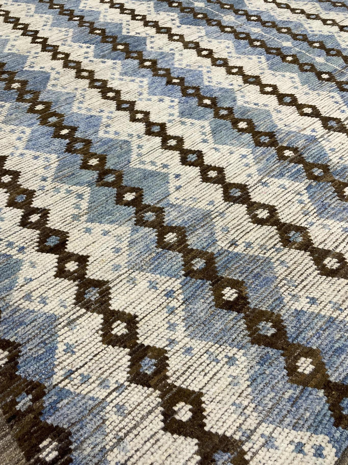 AORug#16426 size. 9' 00" x 11' 07"
