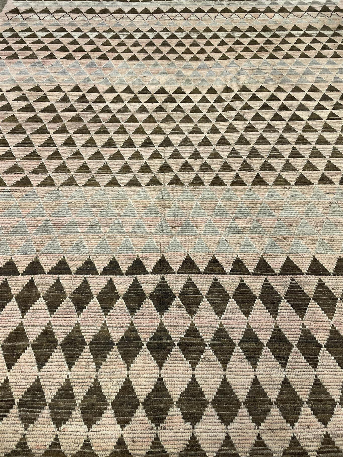 AORug#16396 size. 9' 09" x 12' 08"