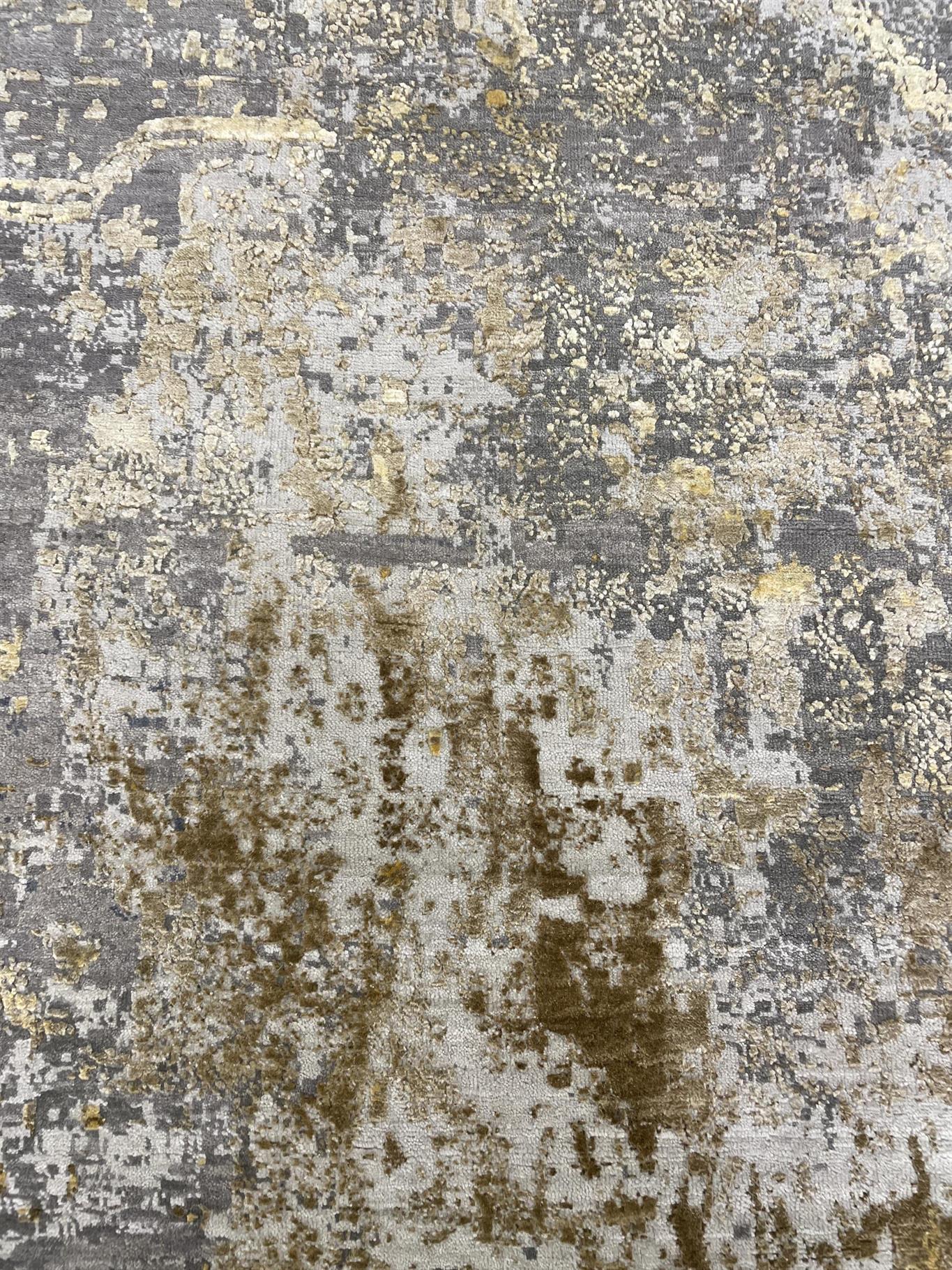 AORug#14114 size. 10'0" X 14'0"