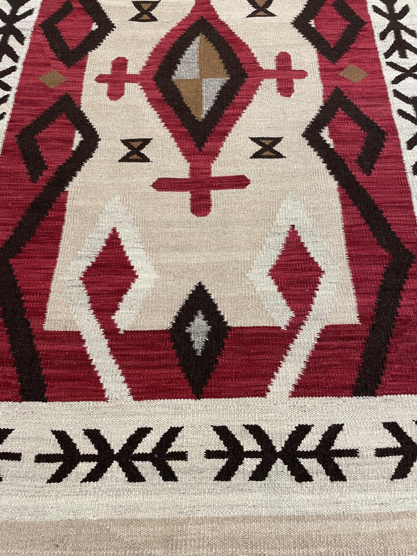 AORug#16487 size. 5' 02" x 8' 01"