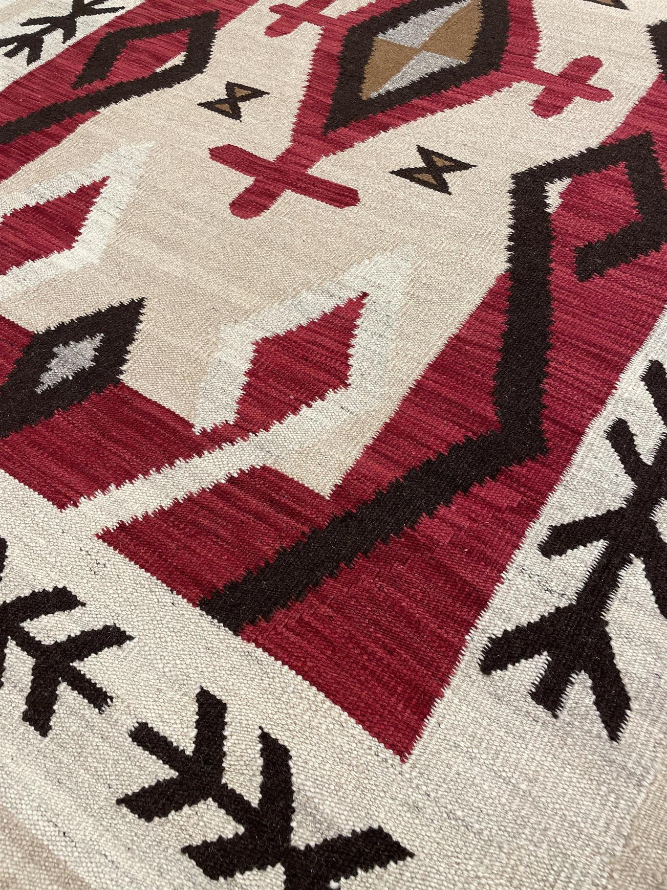AORug#16487 size. 5' 02" x 8' 01"