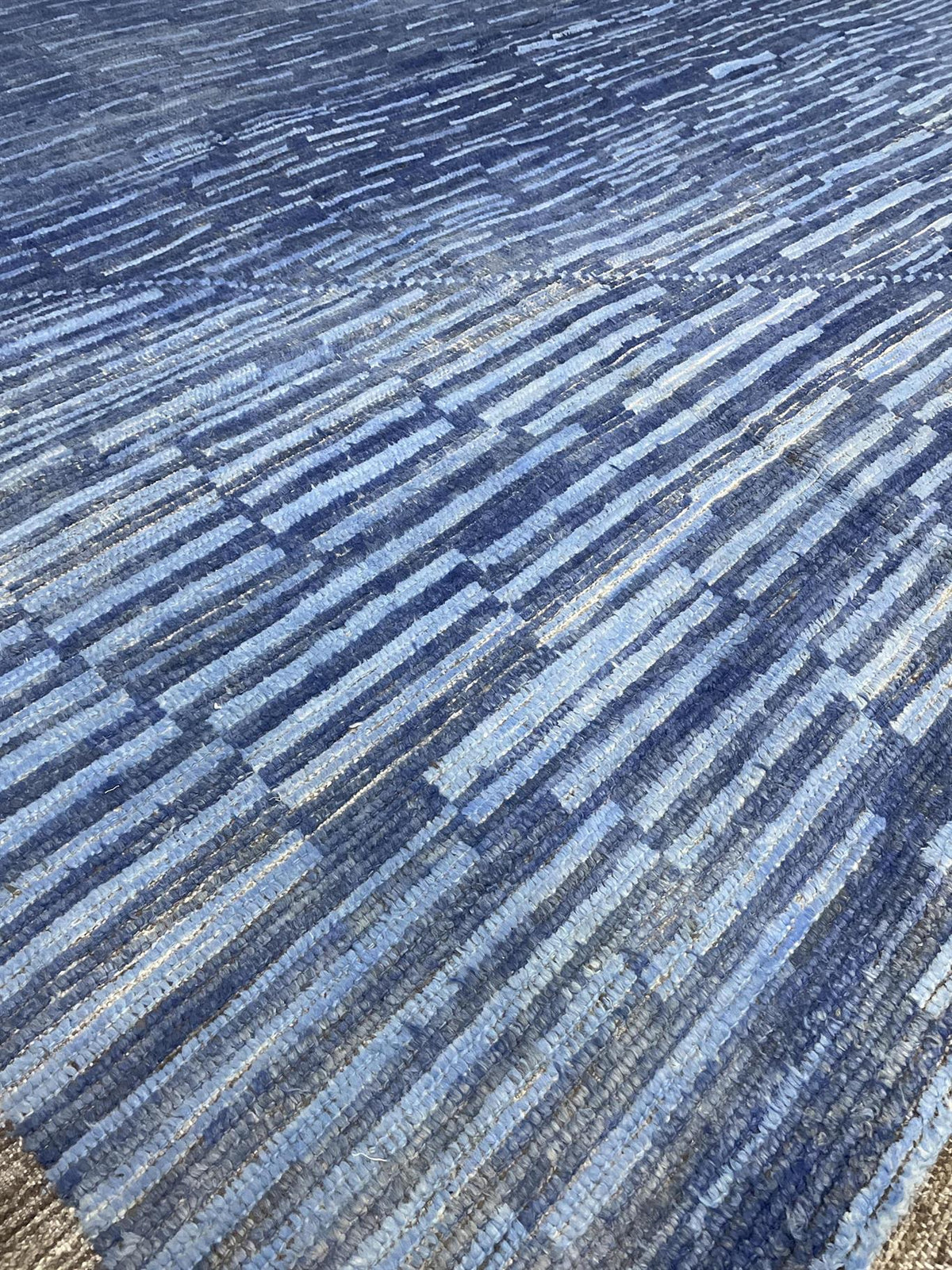 AORug#16477 size. 9' 03" x 13' 00"
