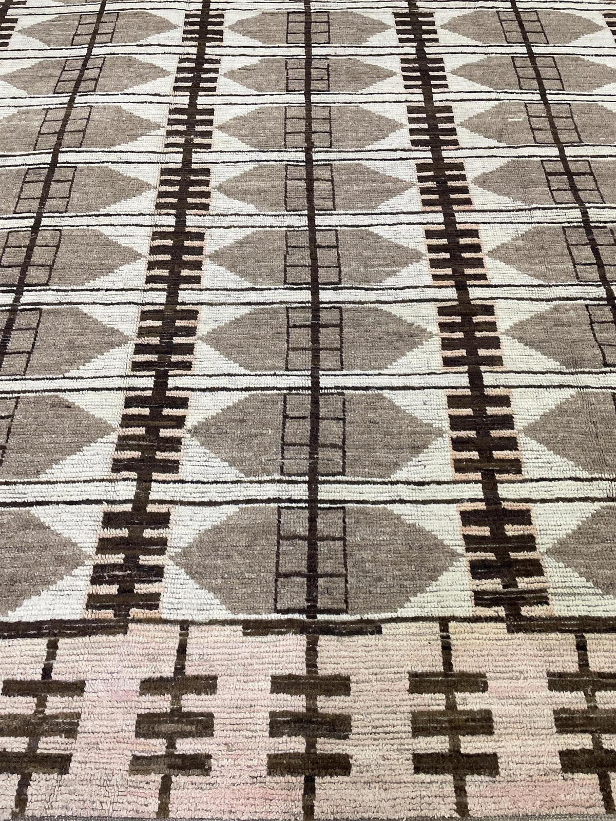 AORug#16422 size. 10' 02" x 12' 04"