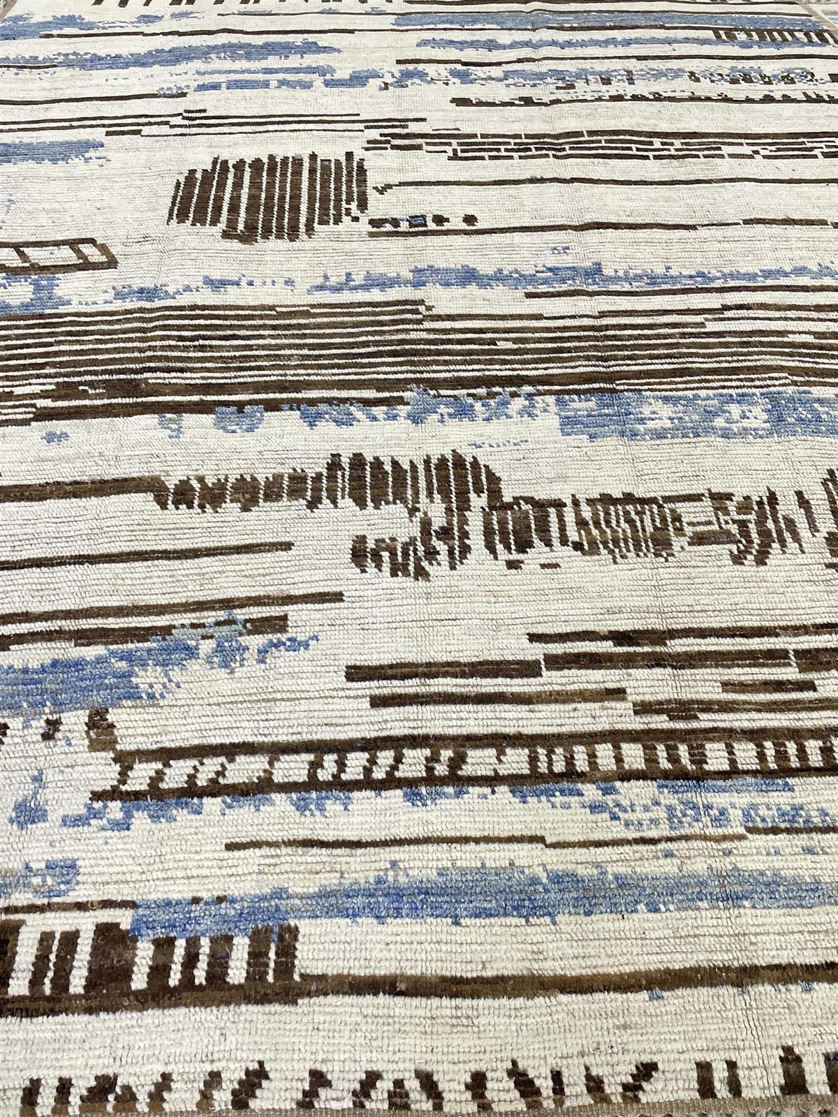 AORug#16381 size. 8' 00" x 9' 06"