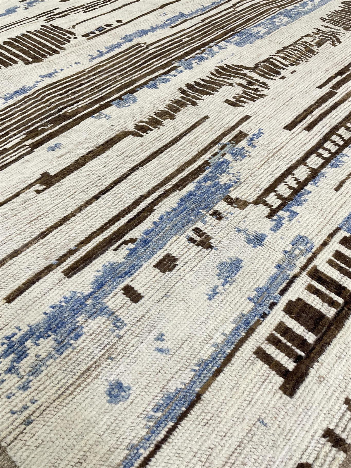 AORug#16381 size. 8' 00" x 9' 06"