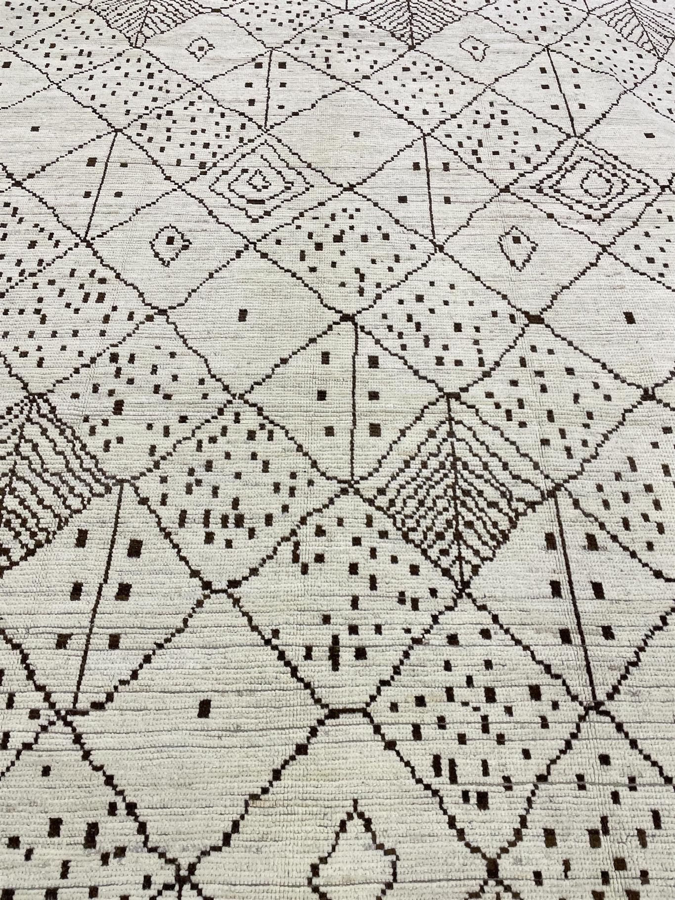AORug#16457 size. 10' 01" x 13' 10"