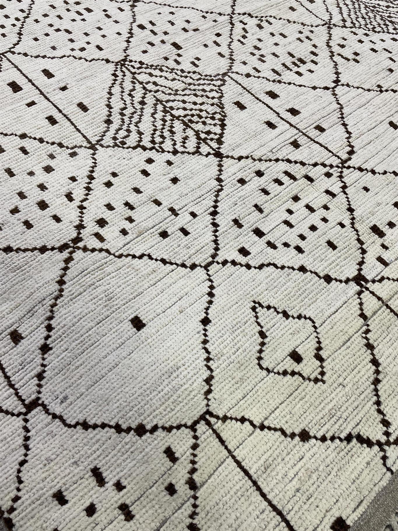 AORug#16457 size. 10' 01" x 13' 10"