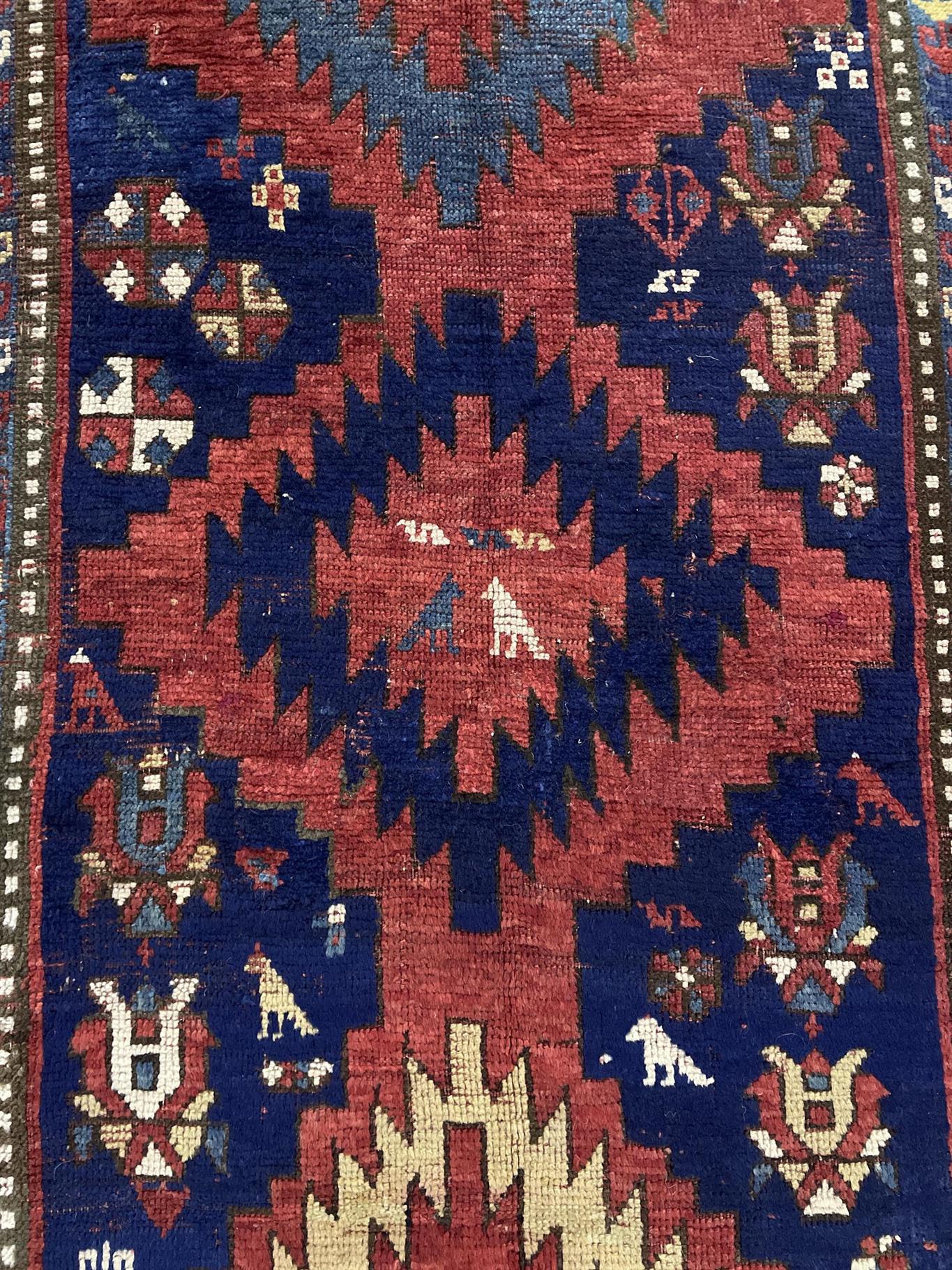 AORug#13689 size. 4' 02" x 7' 03"