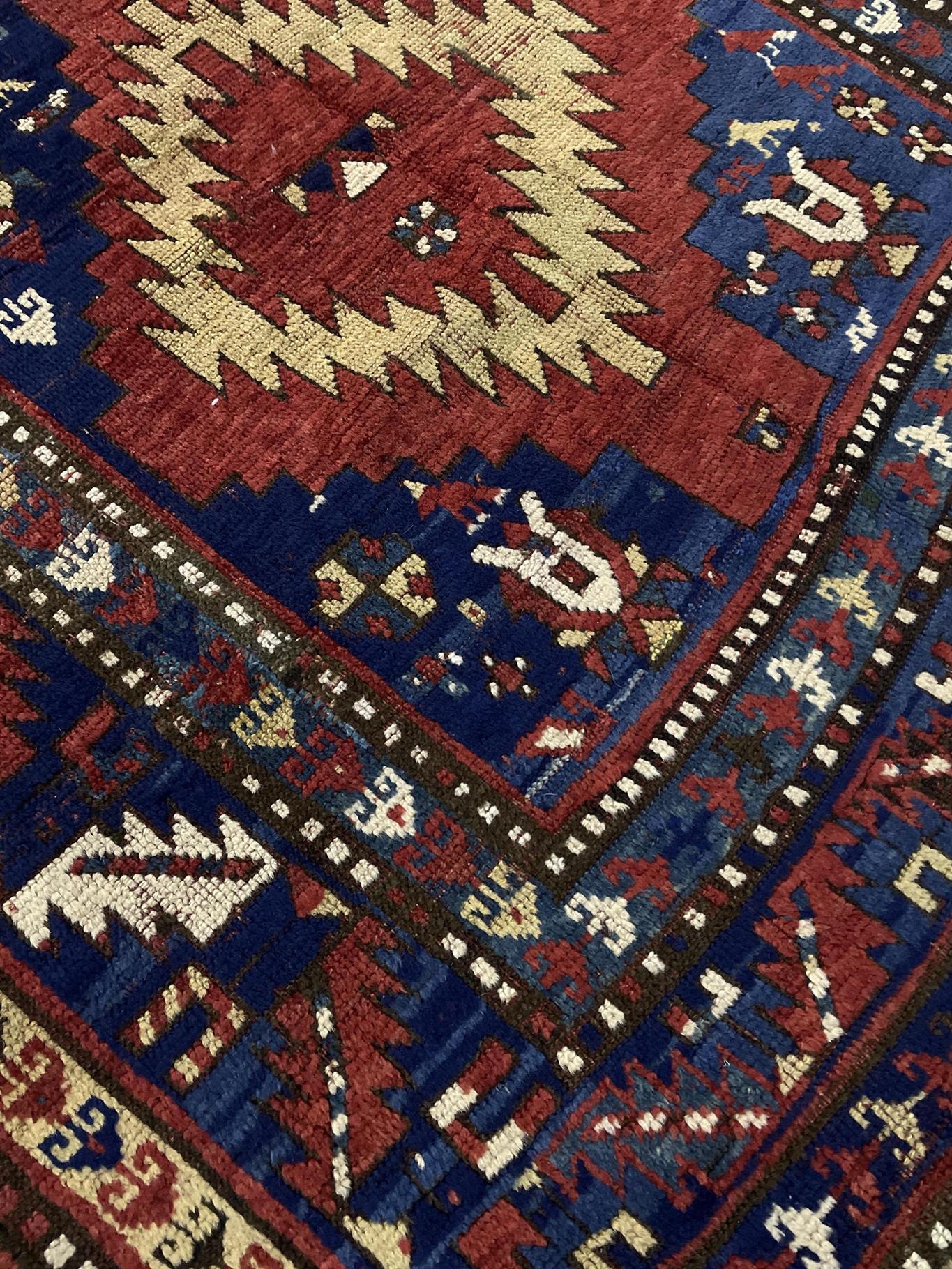 AORug#13689 size. 4' 02" x 7' 03"