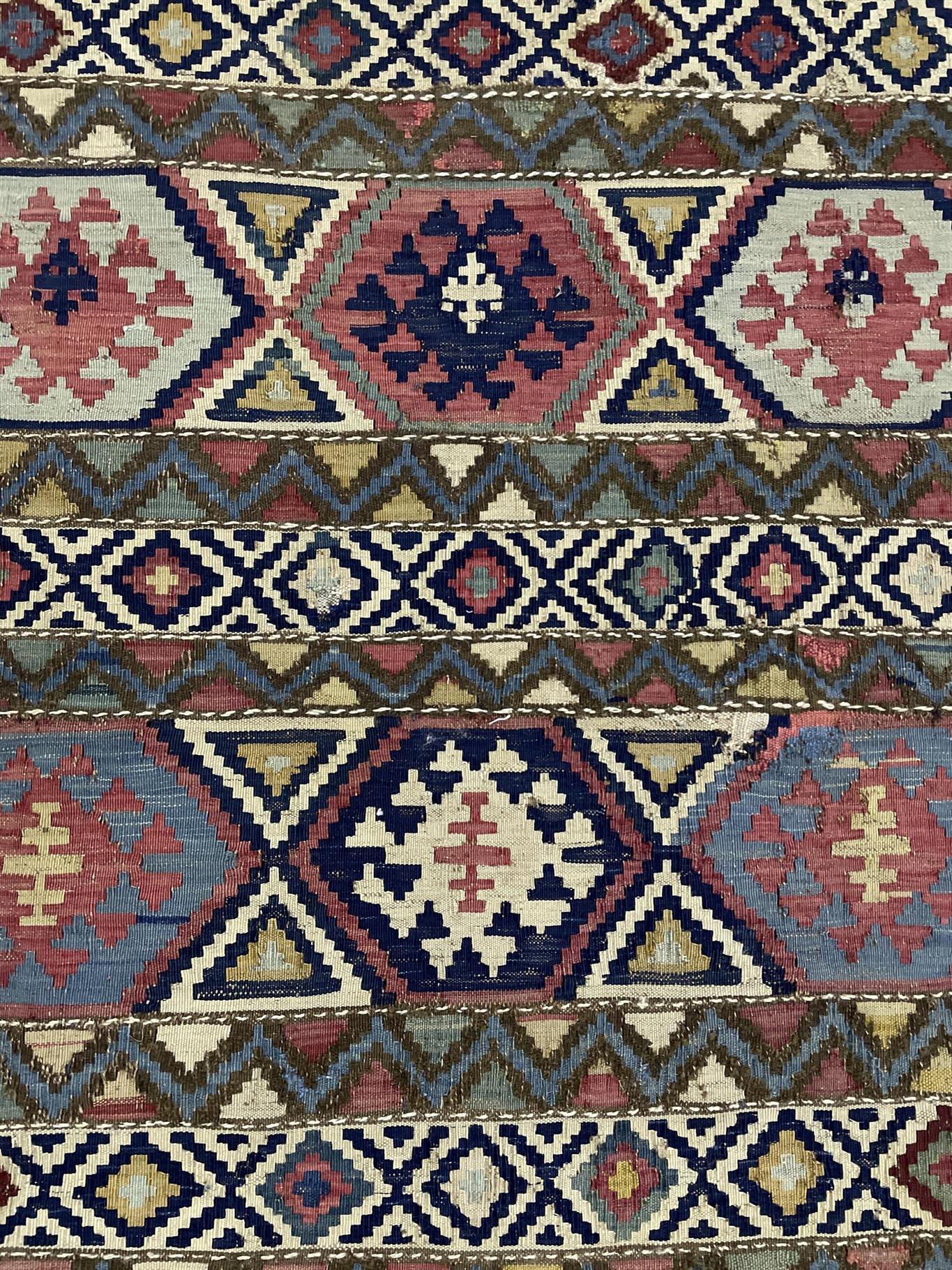 AORug#13692 size. 4' 03" x 7' 10"
