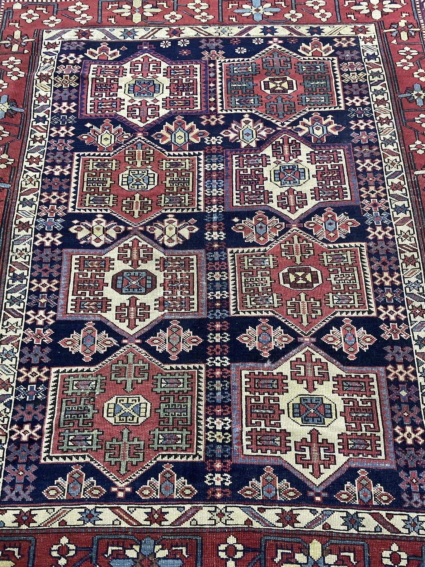 AORug#13216 size. 4' 02" x 5' 01"