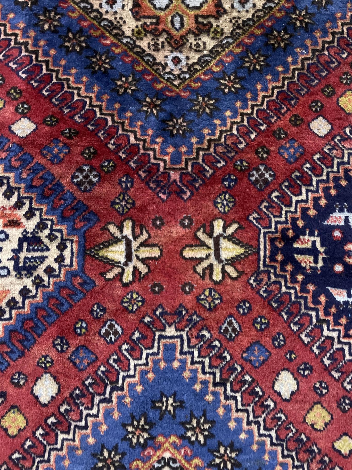 AORug#14512 size. 6' 10" x 7' 02"