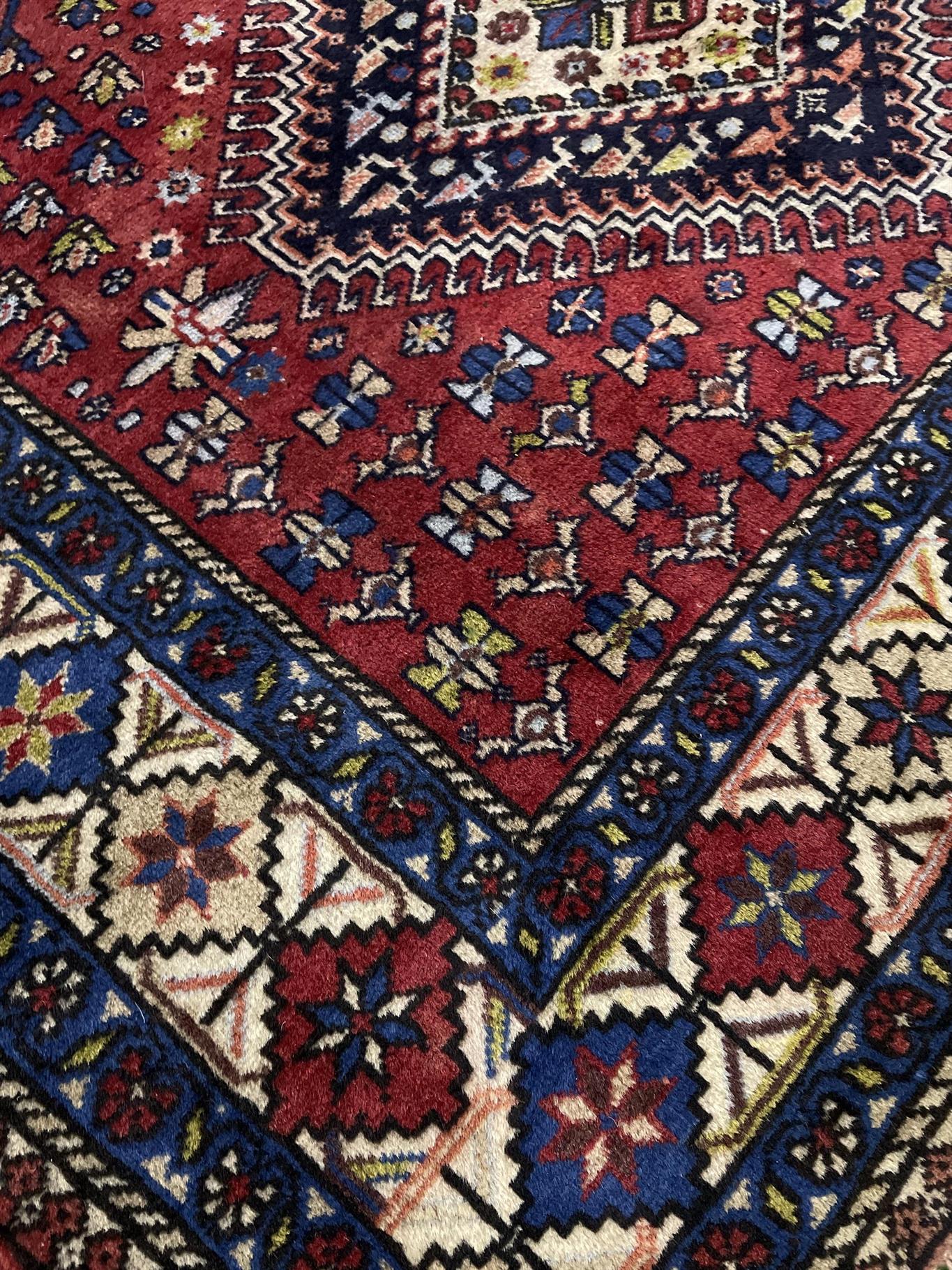 AORug#14512 size. 6' 10" x 7' 02"