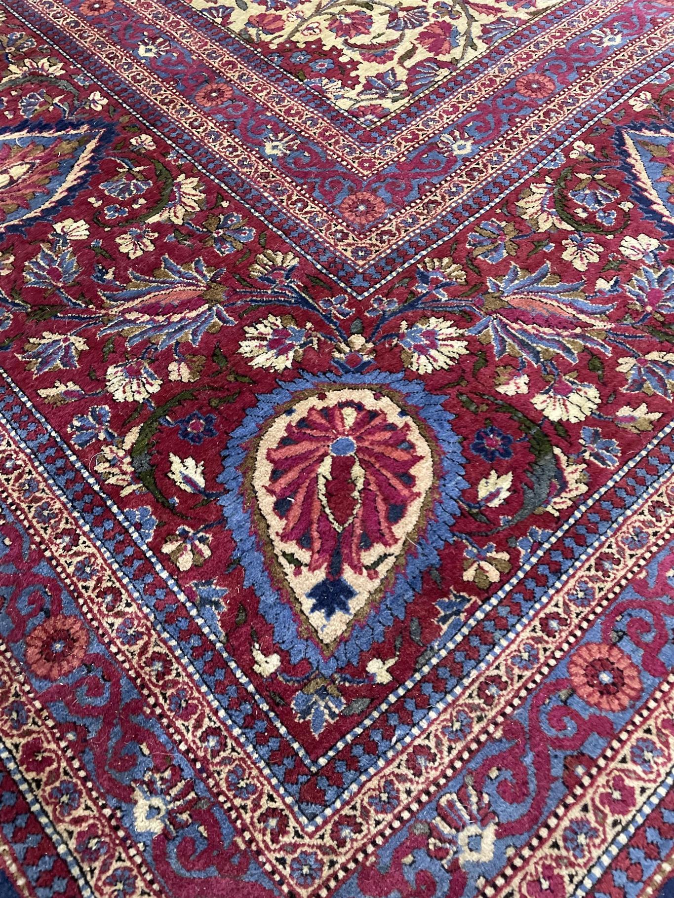 AORug#14450 size. 11' 08" x 16' 08"