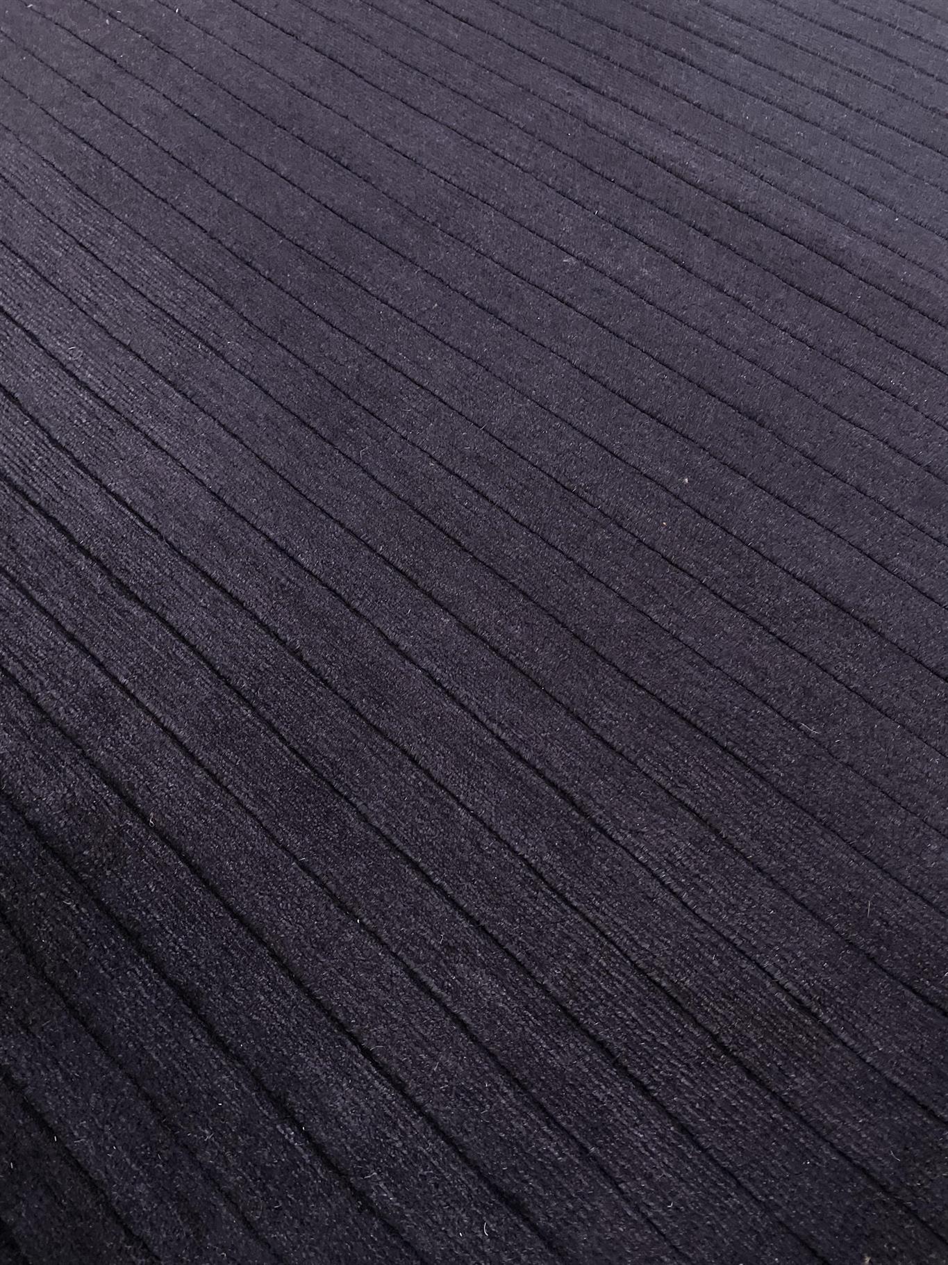 AORug#15621 size. 6' 01" x 8' 02"