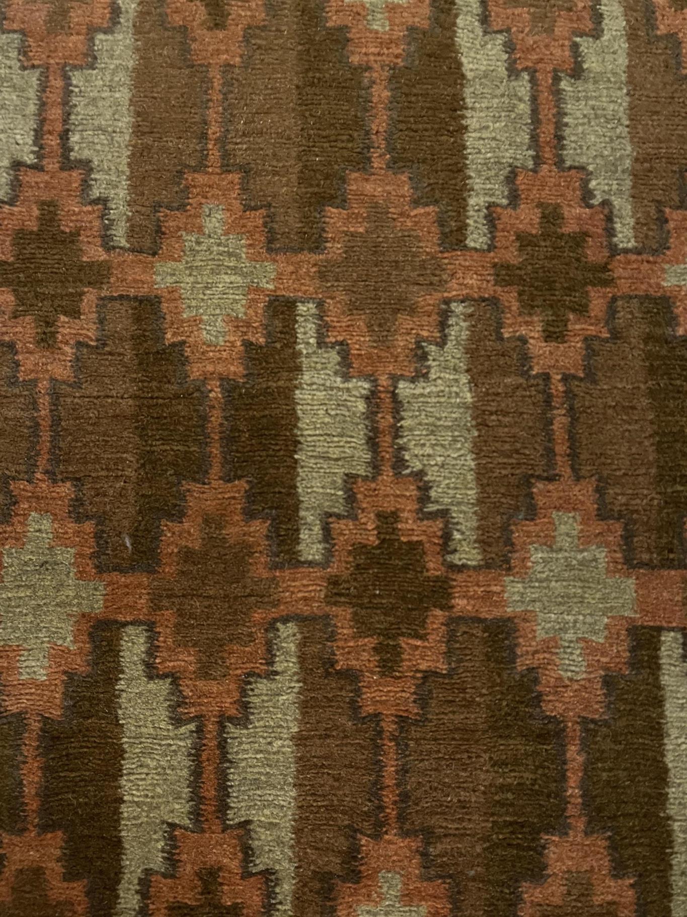 AORug#15834 size. 3' 01" x 6' 05"