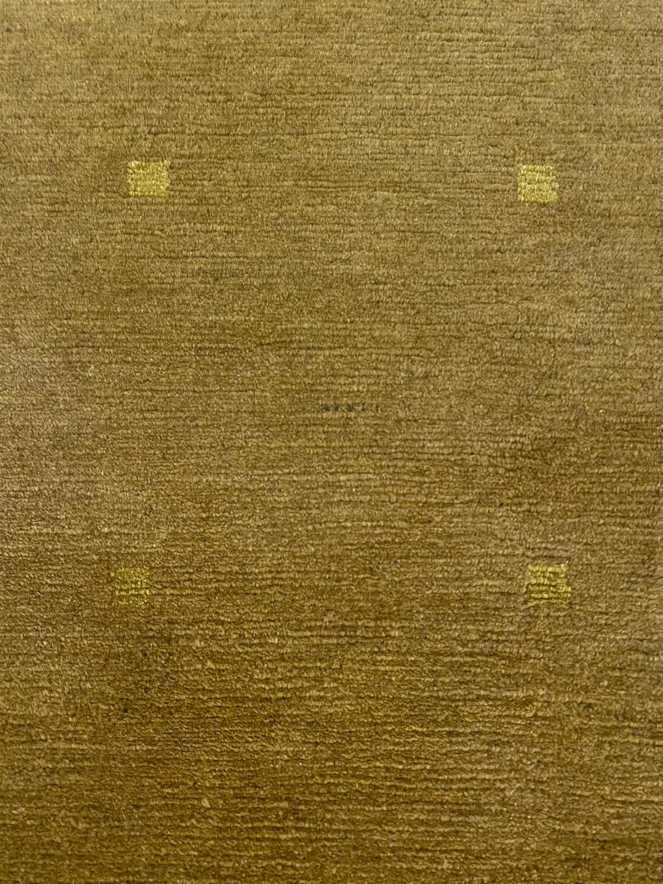 AORug#15582 size. 6' 10" x 6' 11"