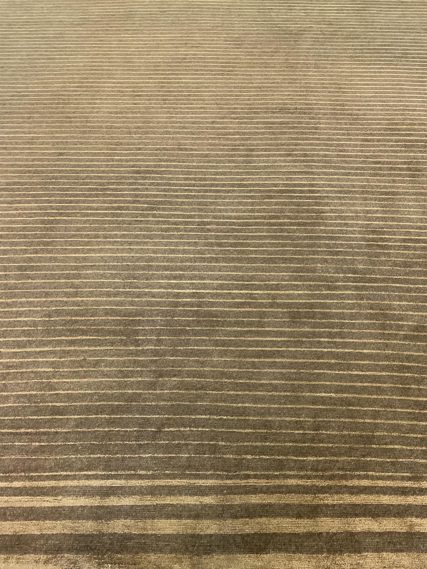 AORug#16678 size. 10' 00" x 12' 09"
