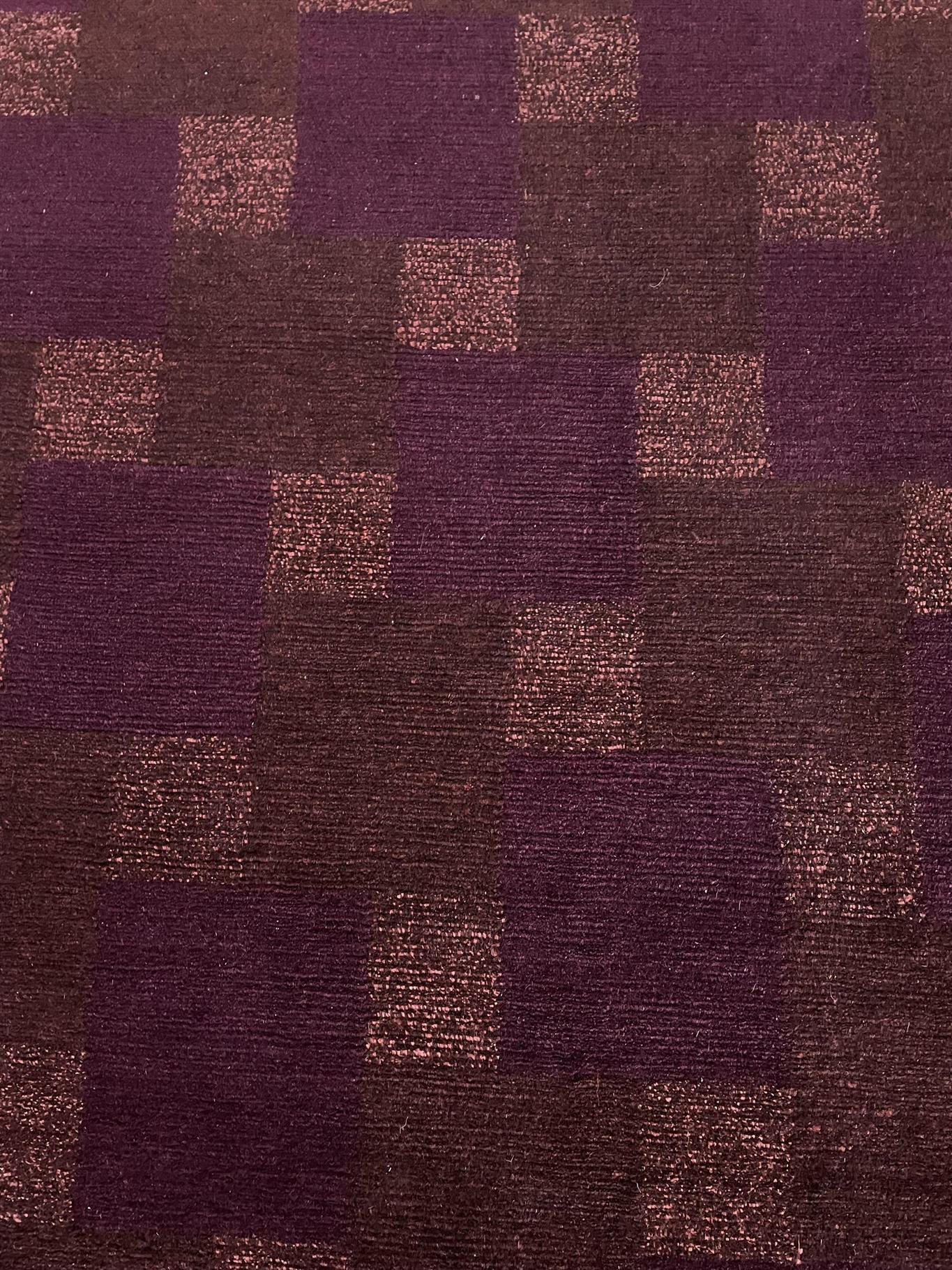 AORug#15678 size. 6' 08" x 6' 09"