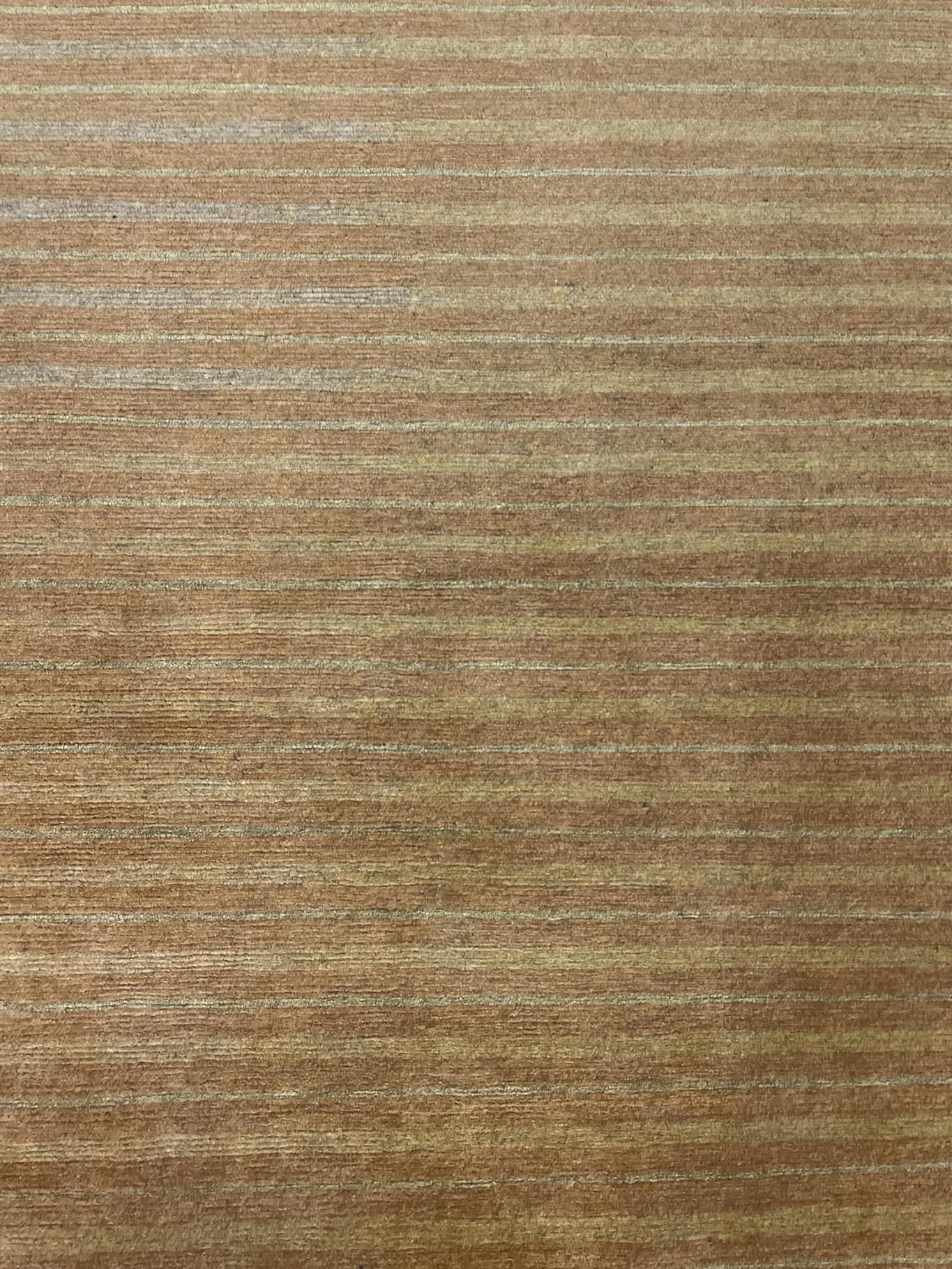 AORug#15628 size. 6' 10" x 9' 10"