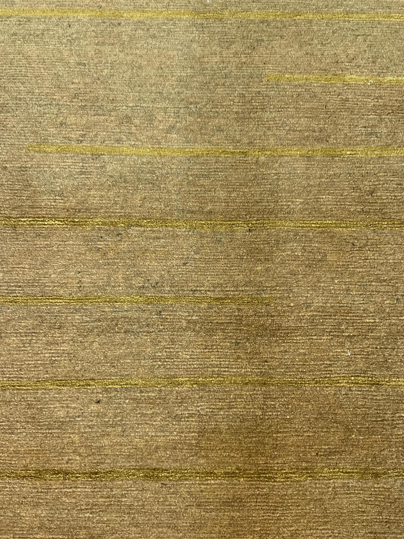 AORug#15669 size. 5' 00" x 6' 08"