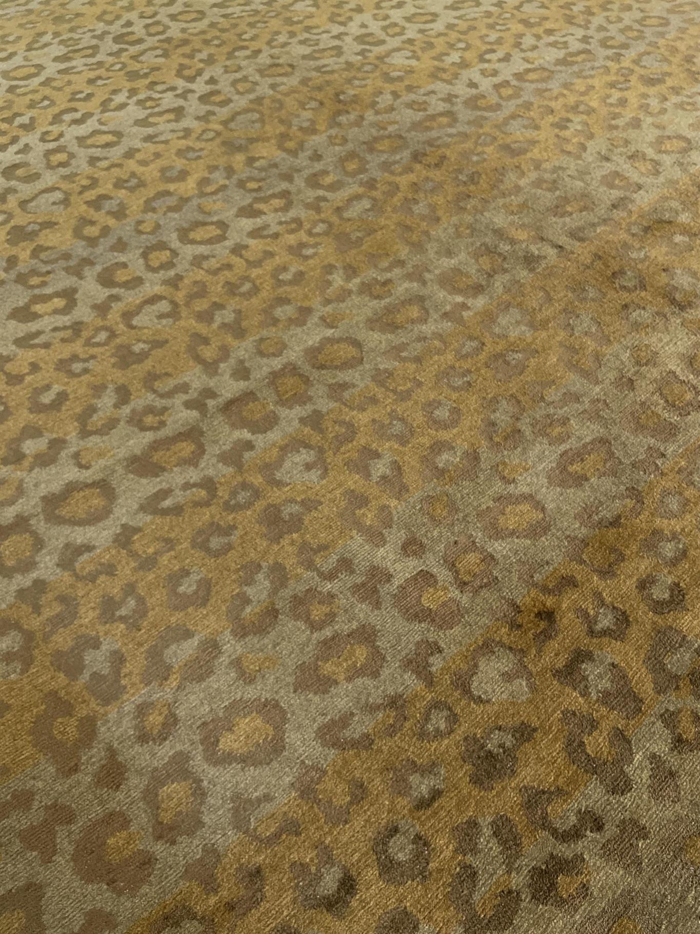 AORug#15763 size. 9' 11" x 9' 10"