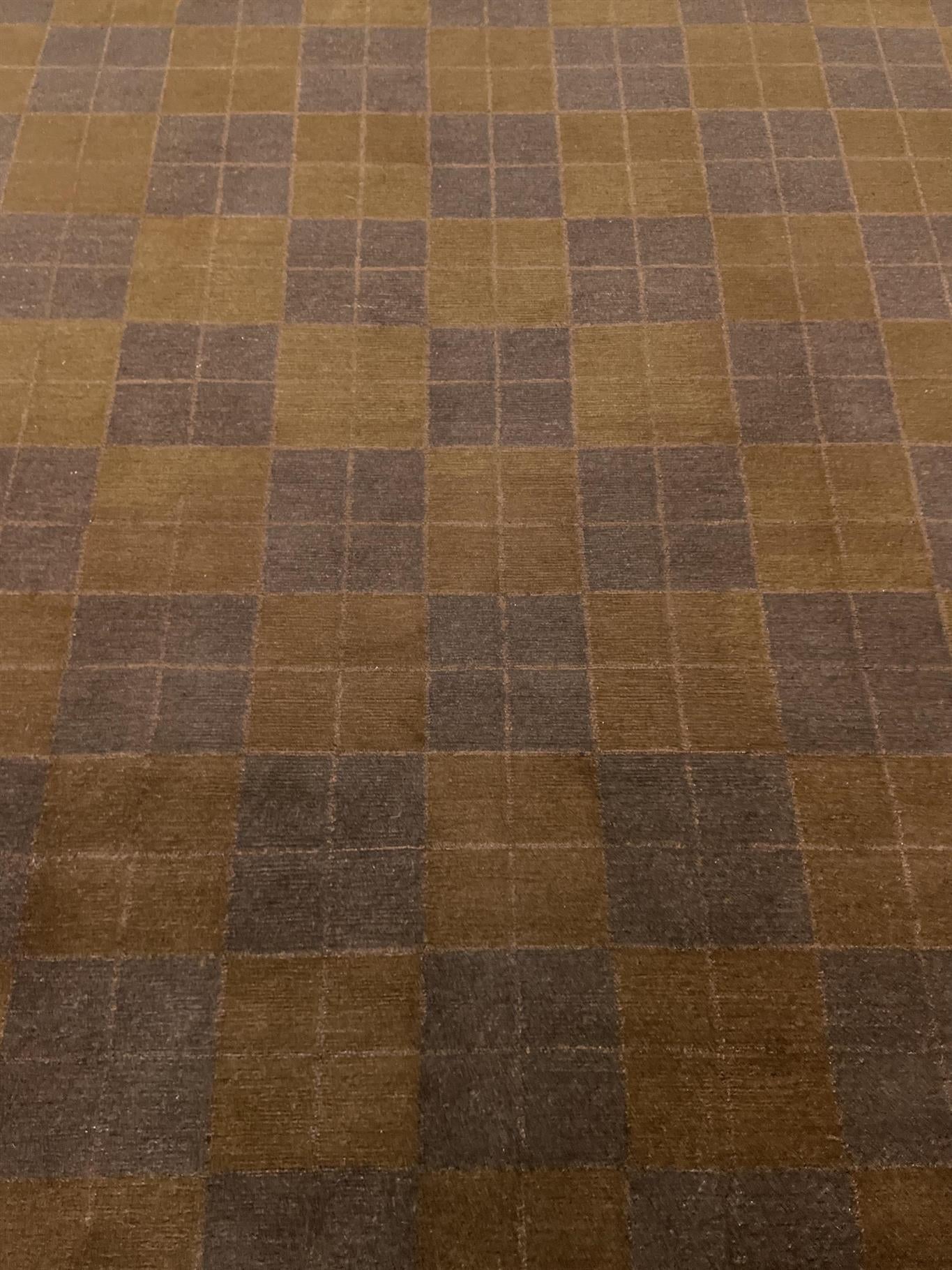AORug#15442 size. 6' 08" x 6' 07"