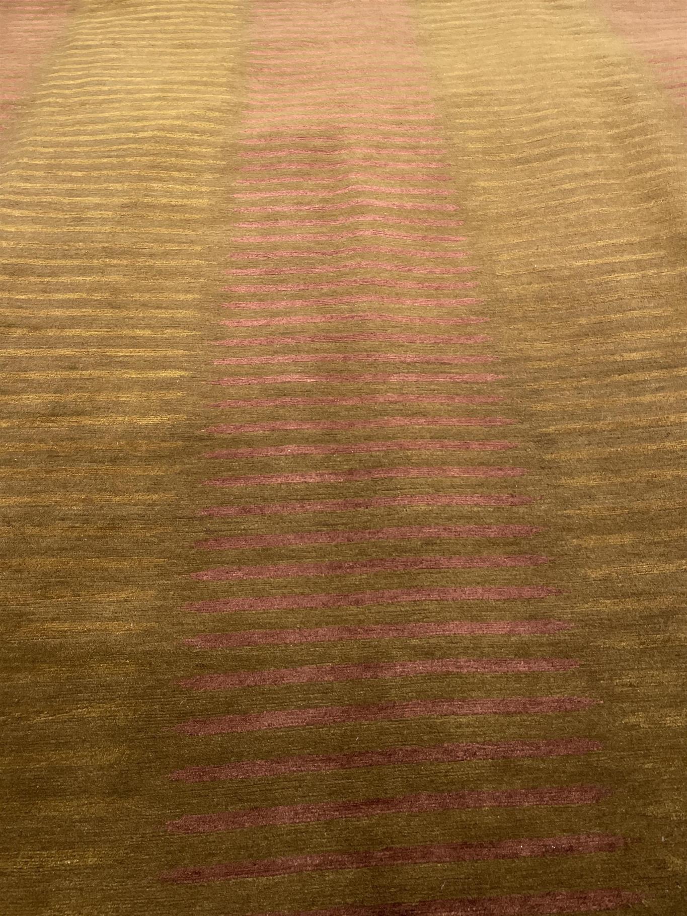 AORug#15210 size. 8' 04" x 11' 04"