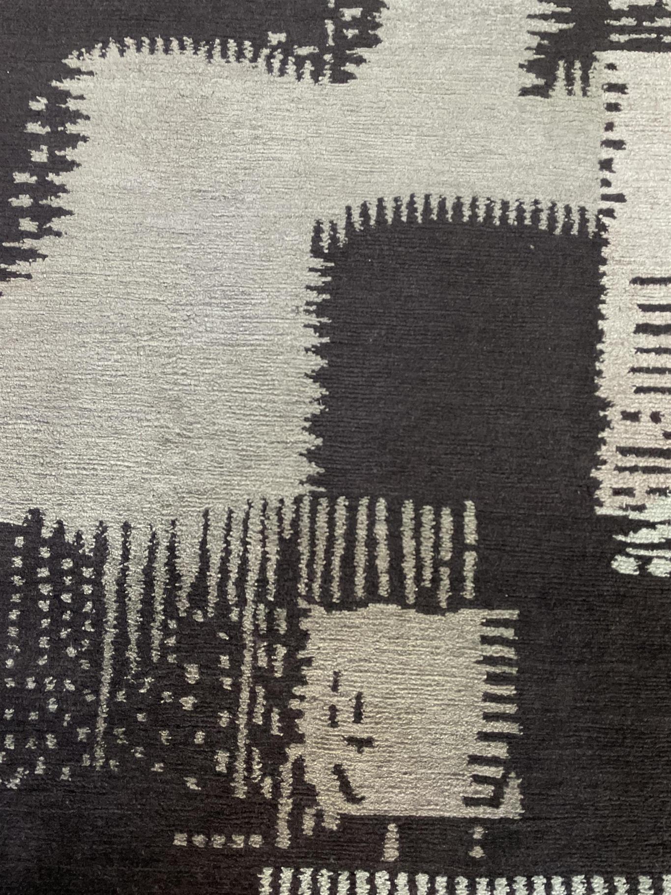 AORug#15739 size. 9' 10" x 12' 10"