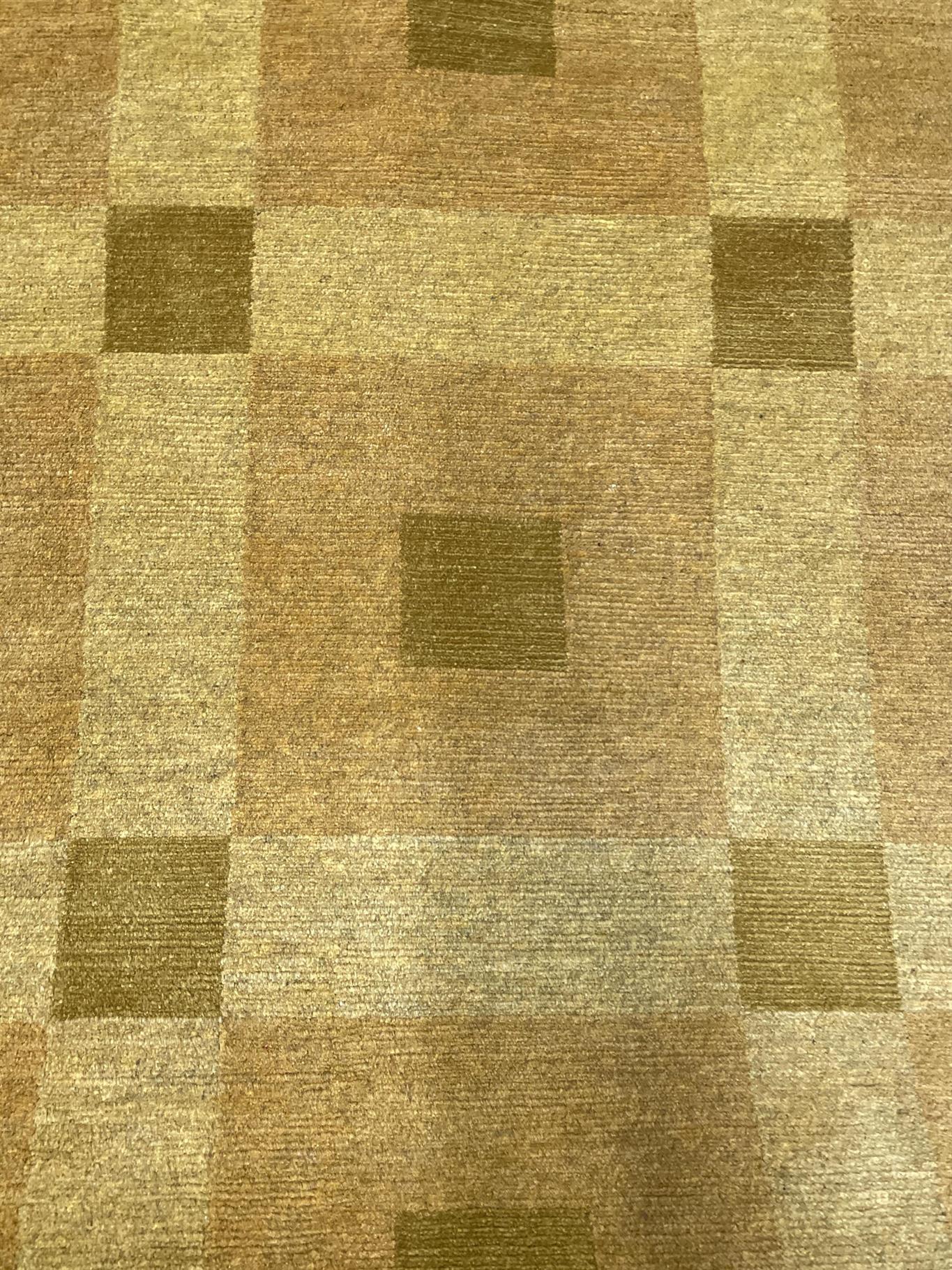 AORug#15414 size. 9' 01" x 9' 03"