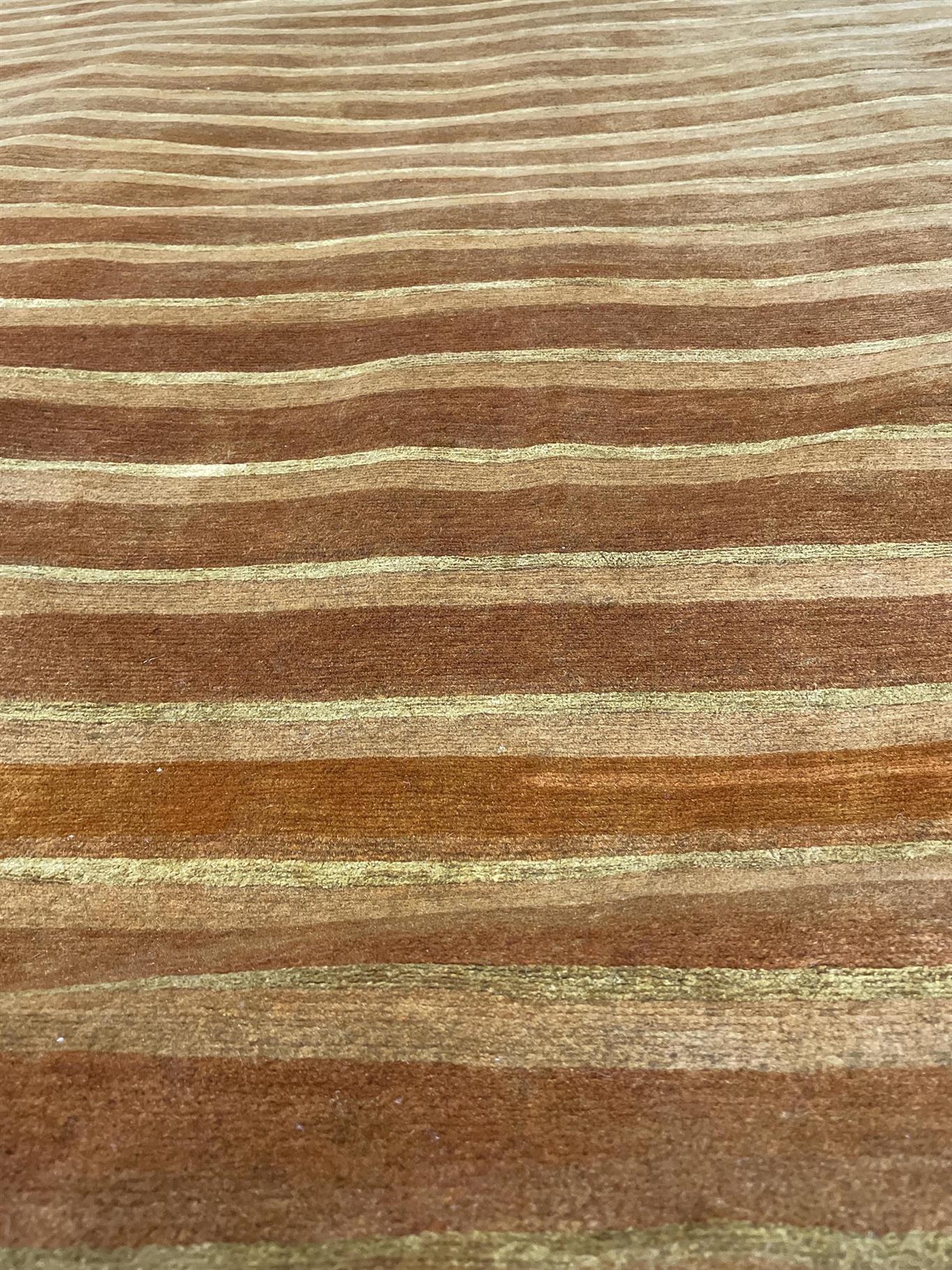 AORug#15364 size. 9' 01" x 9' 06"