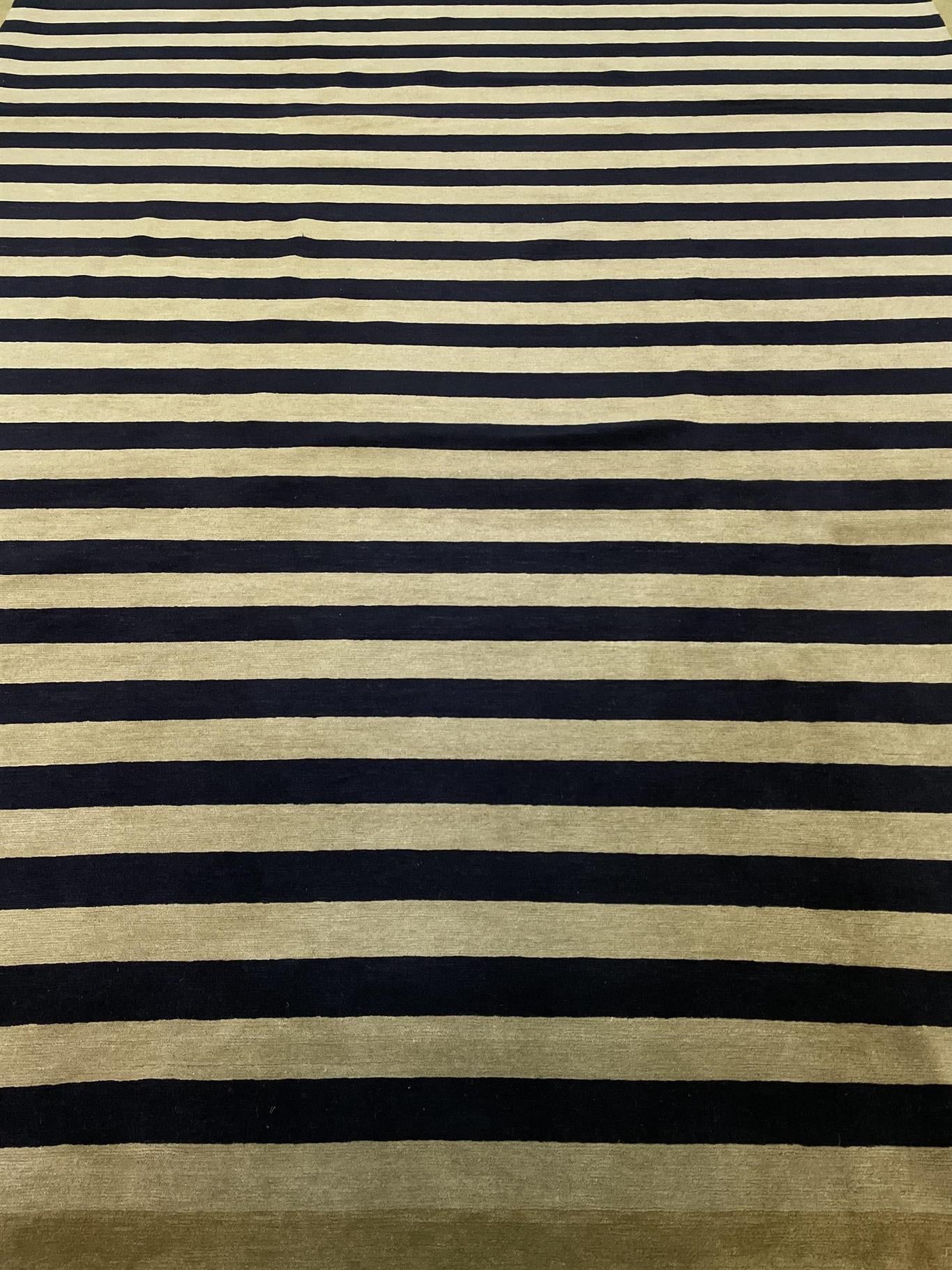 AORug#15256 size. 9' 01" x 12' 00"