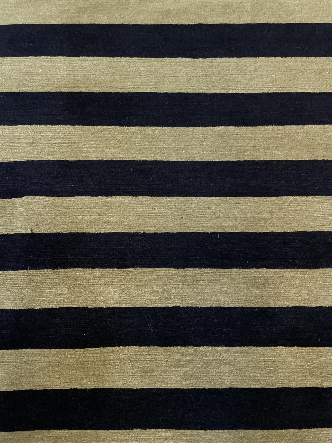 AORug#15256 size. 9' 01" x 12' 00"