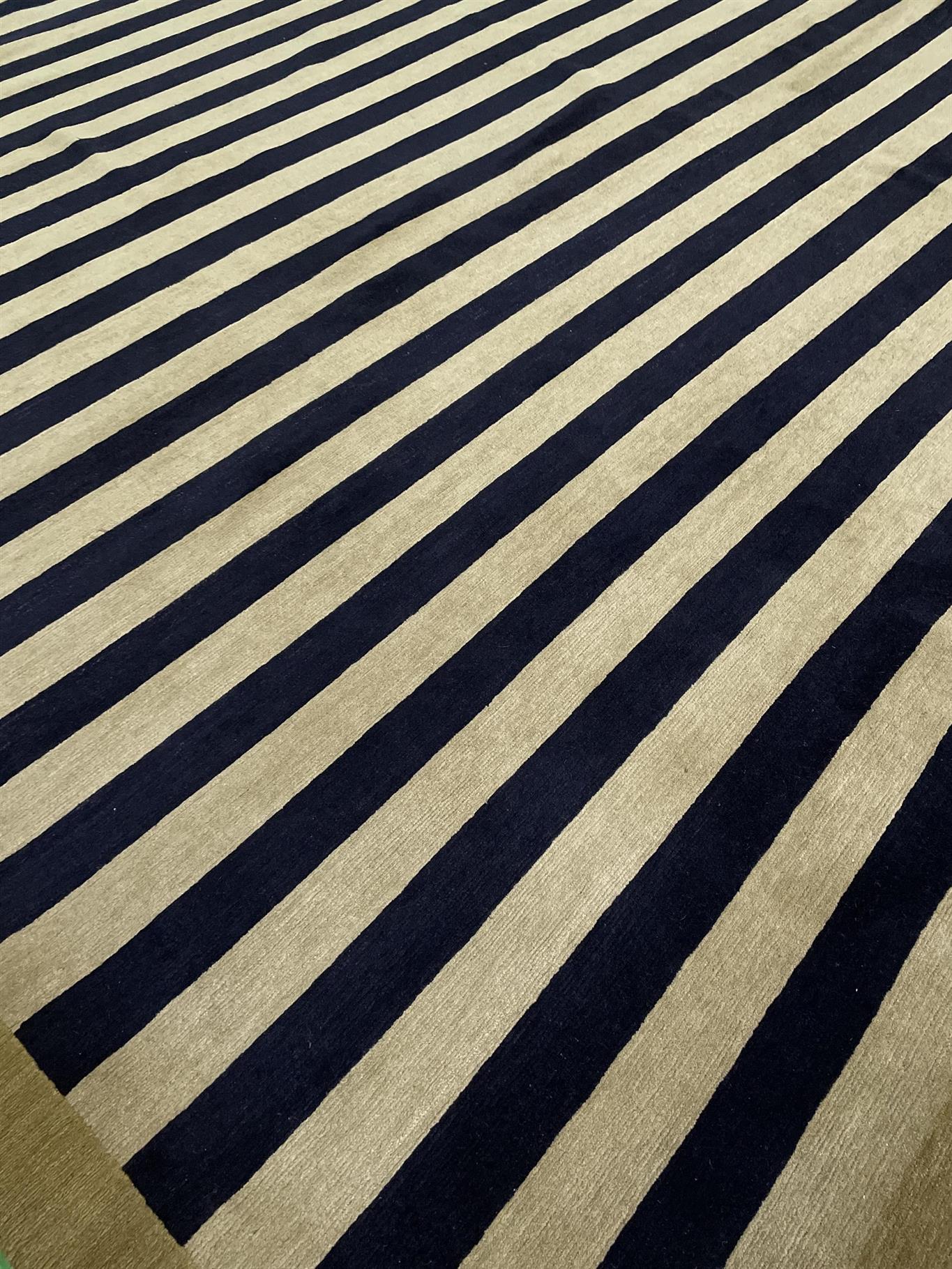 AORug#15256 size. 9' 01" x 12' 00"