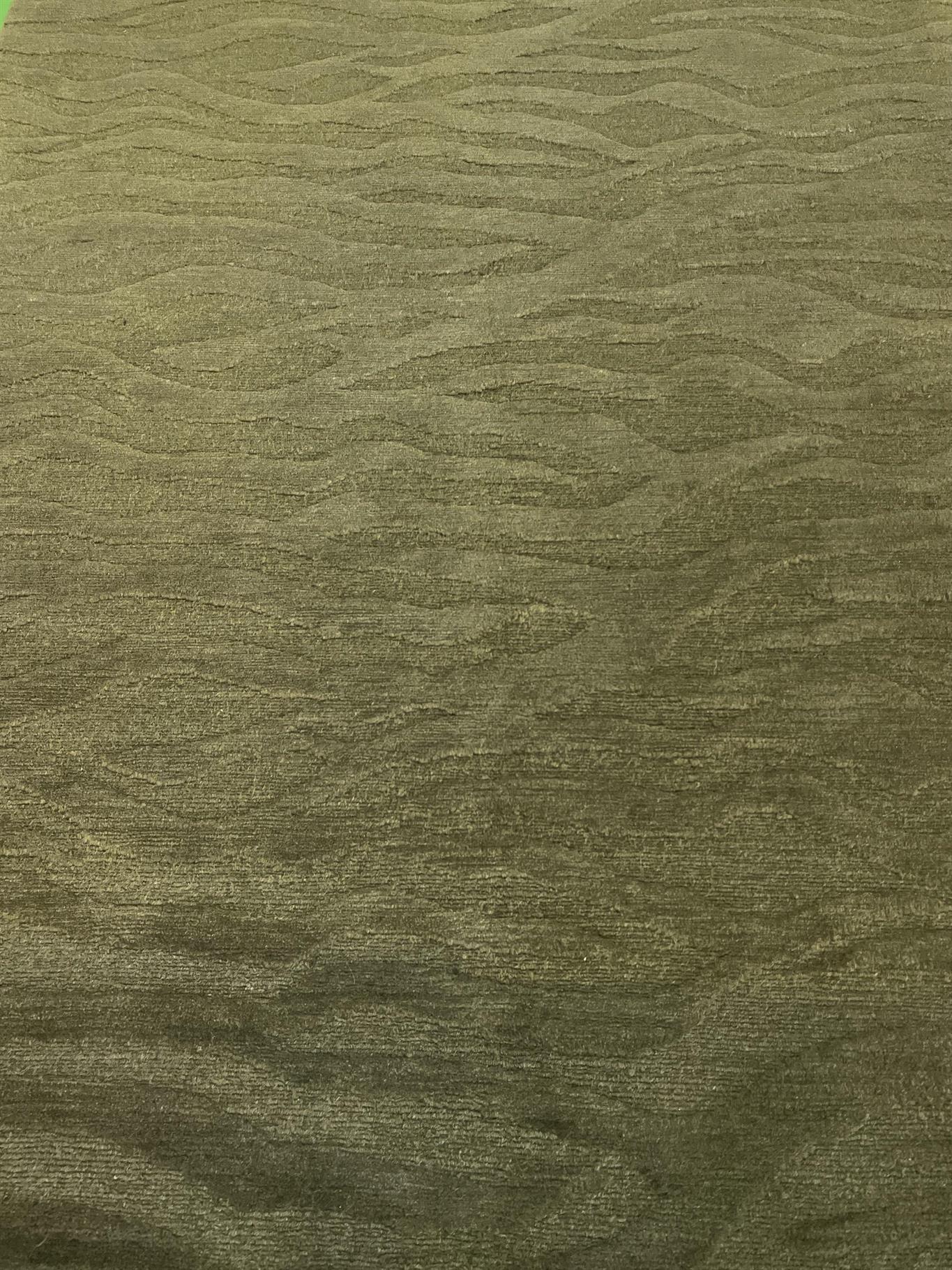 AORug#15673 size. 4' 00" x 6' 00"