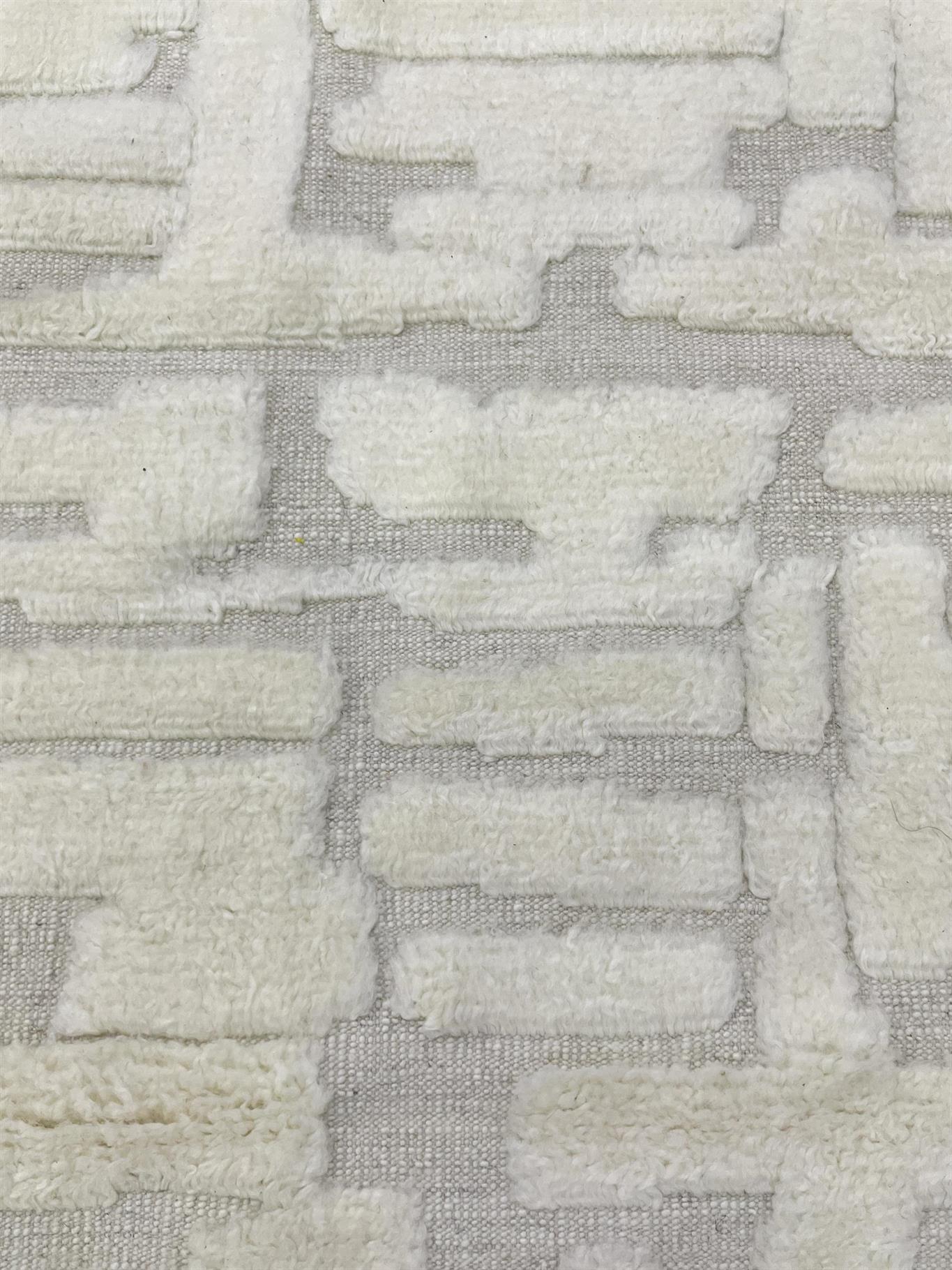 AORug#16439 size. 9'0" X 12'0"