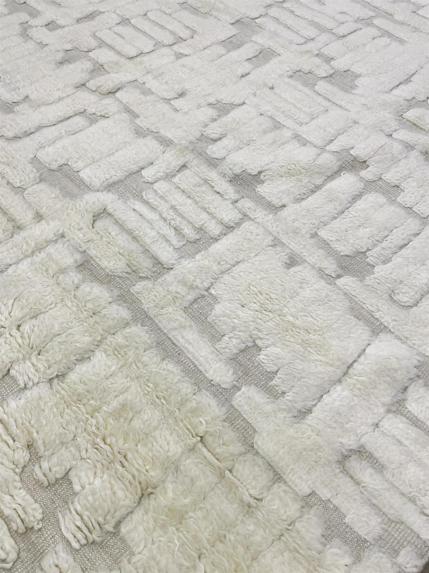AORug#16439 size. 9'0" X 12'0"